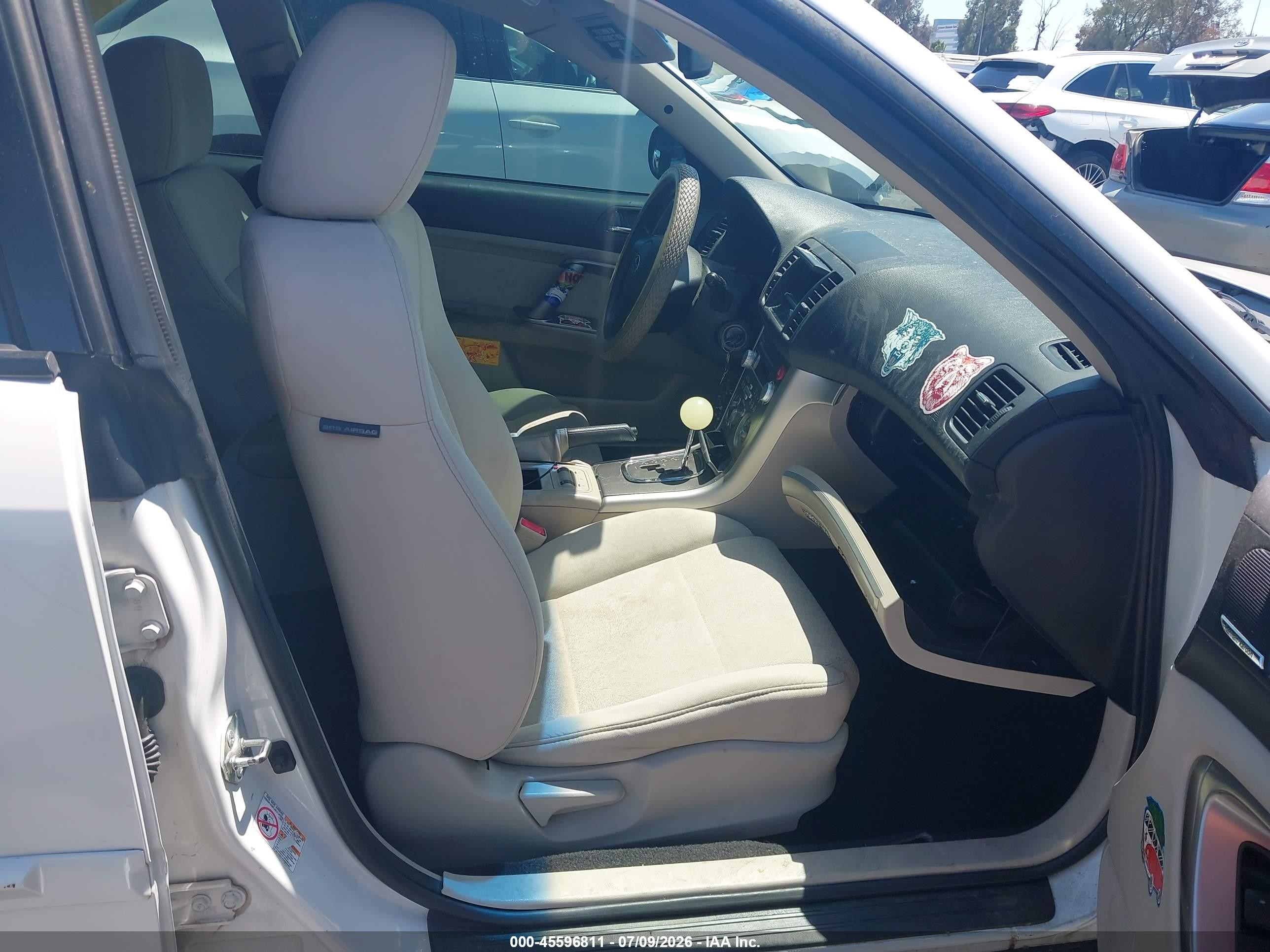 2009 Subaru Outback 2.5i White vin: 4S4BP61CX97335878