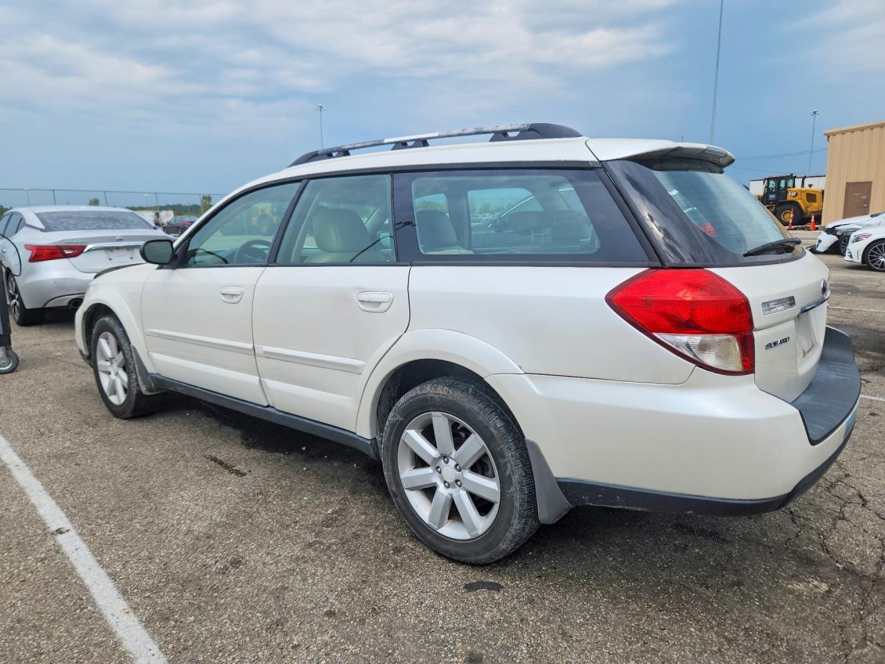 2008 Subaru Outback 2.5i Limited White vin: 4S4BP62C087300005