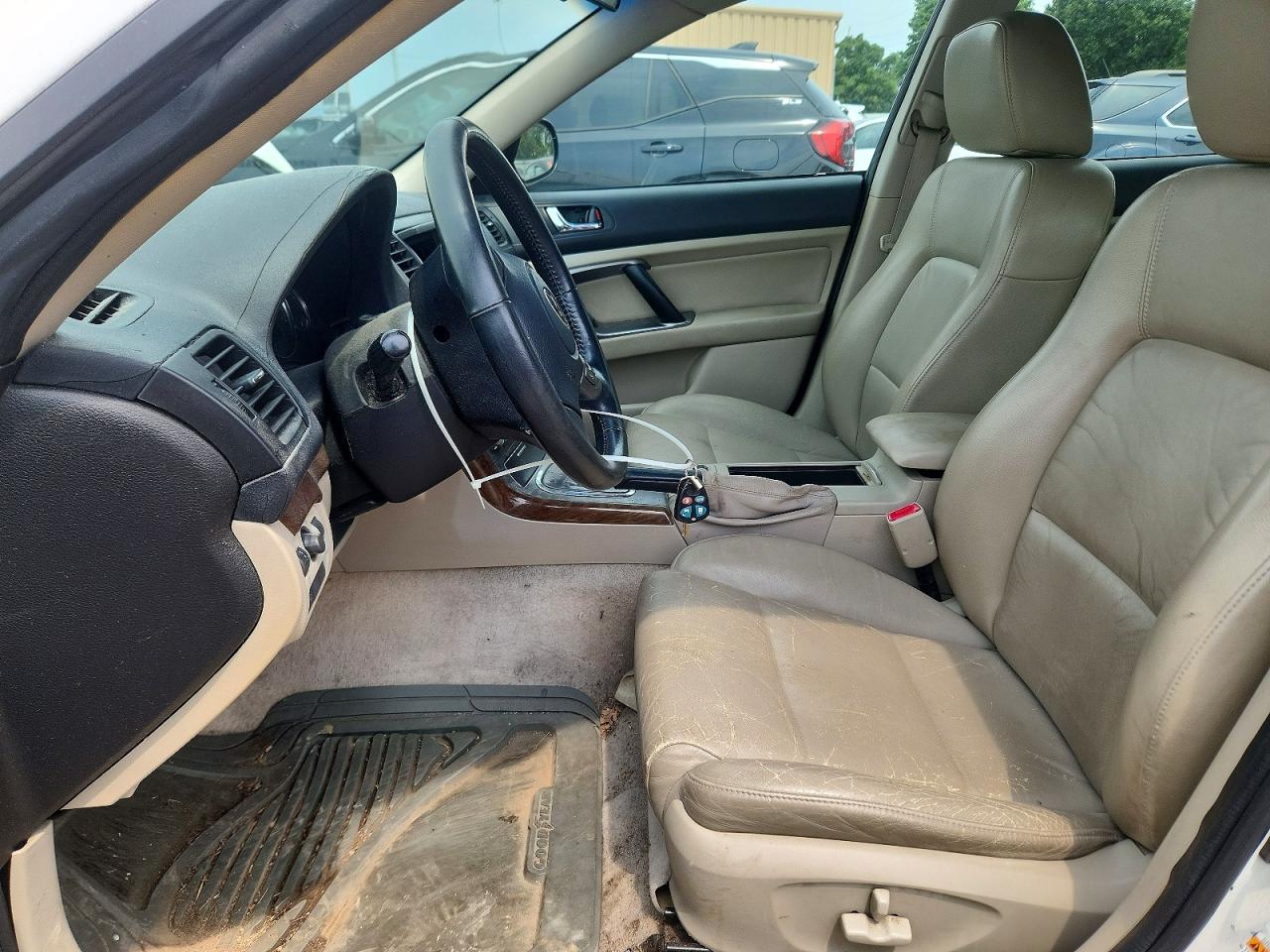 2008 Subaru Outback 2.5i Limited White vin: 4S4BP62C087300005