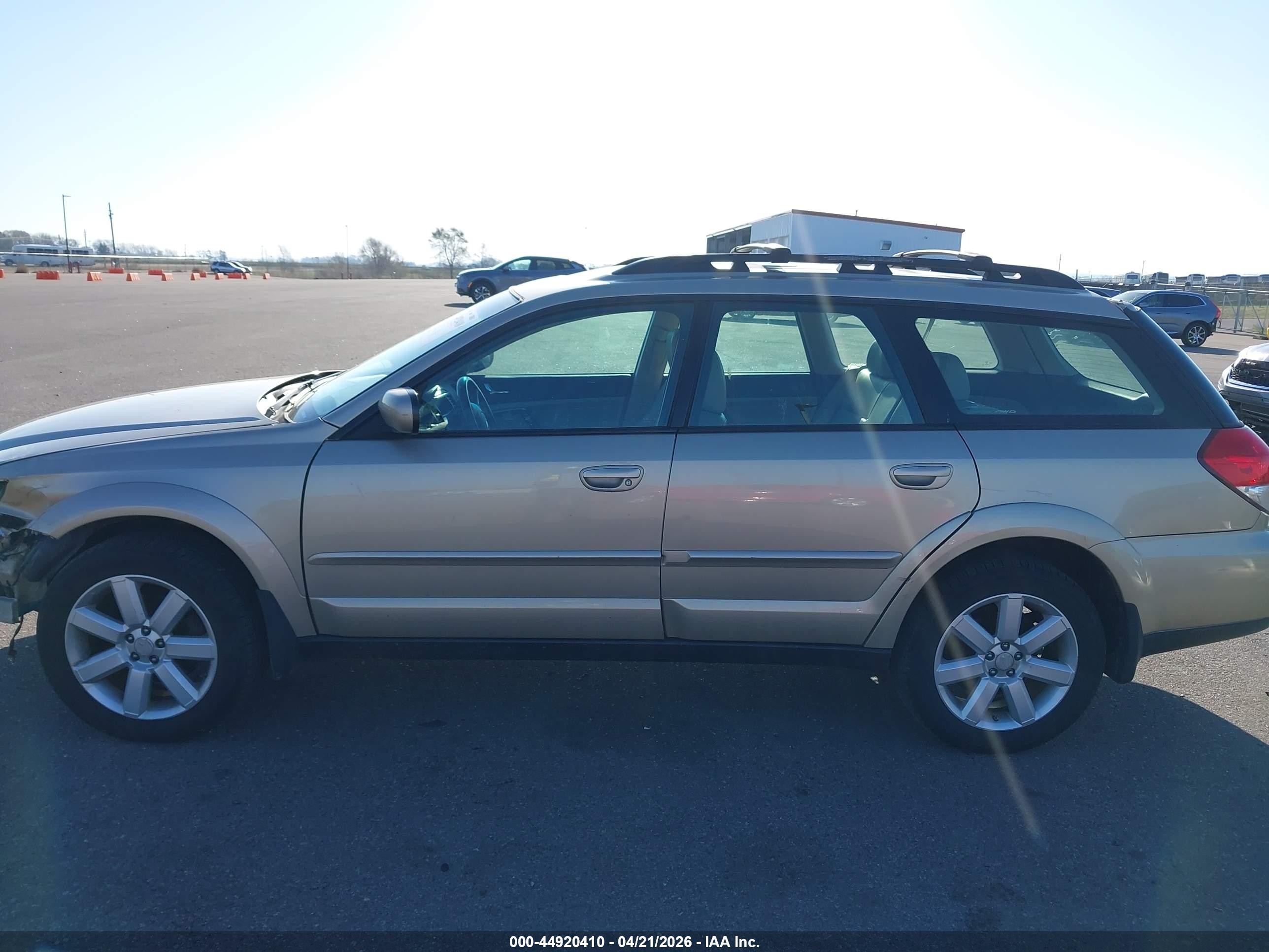 2008 Subaru Outback 2.5i Limited/2.5i Limited L.l. Bean Edition Gold vin: 4S4BP62C087329424