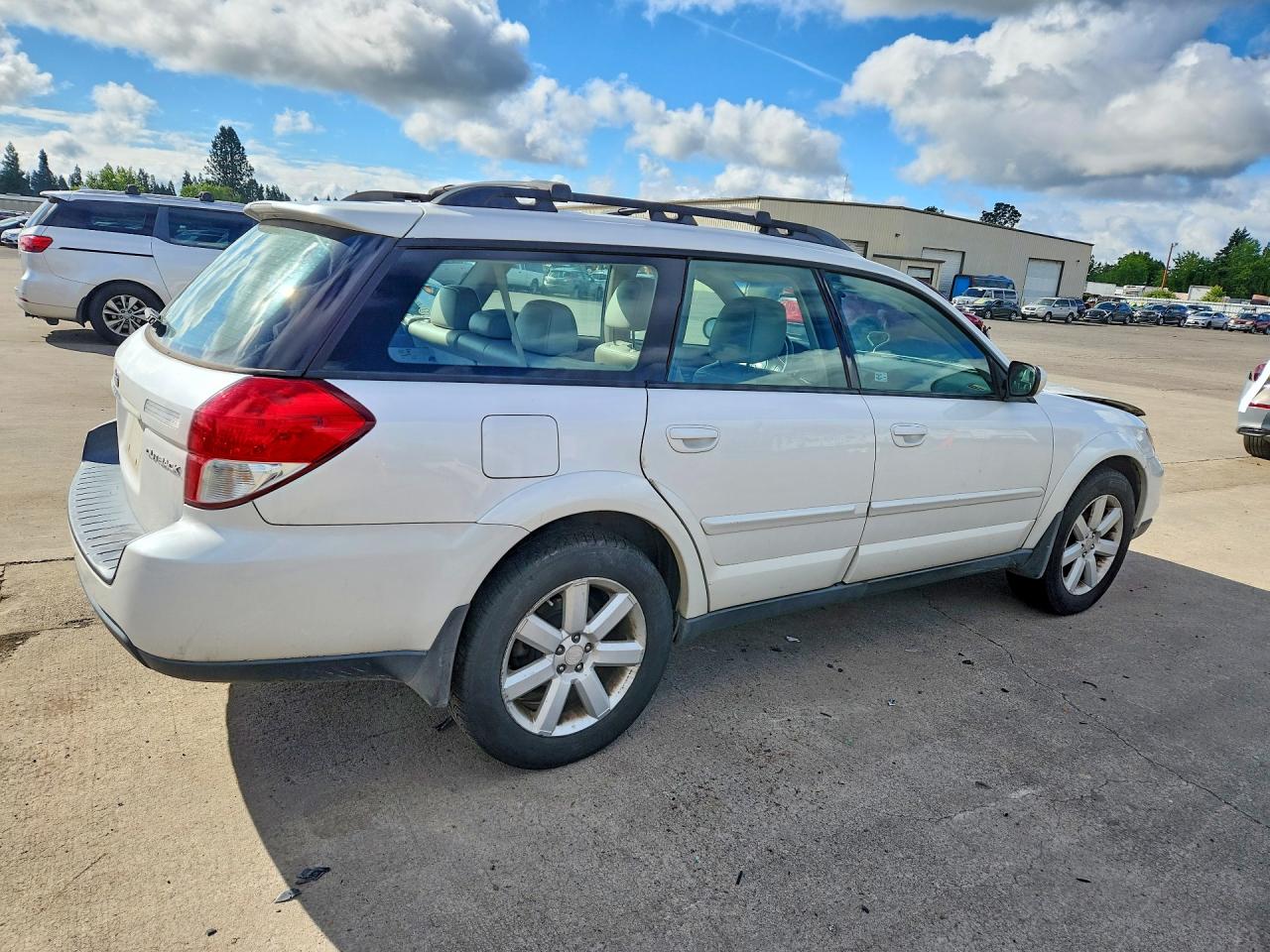 2008 Subaru Outback 2.5i Limited White vin: 4S4BP62C187346698