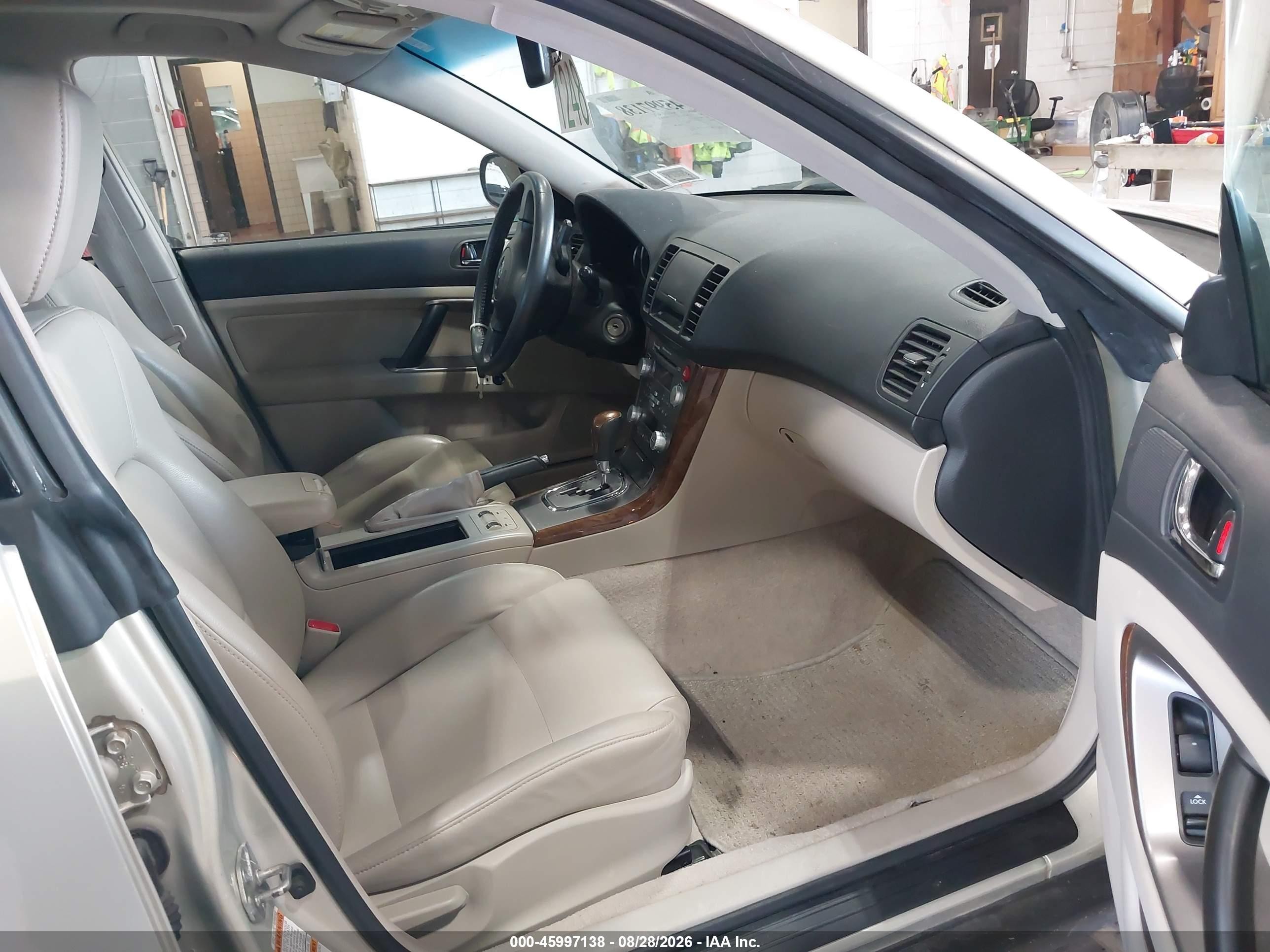 2007 Subaru Outback 2.5i Limited White vin: 4S4BP62C877312367