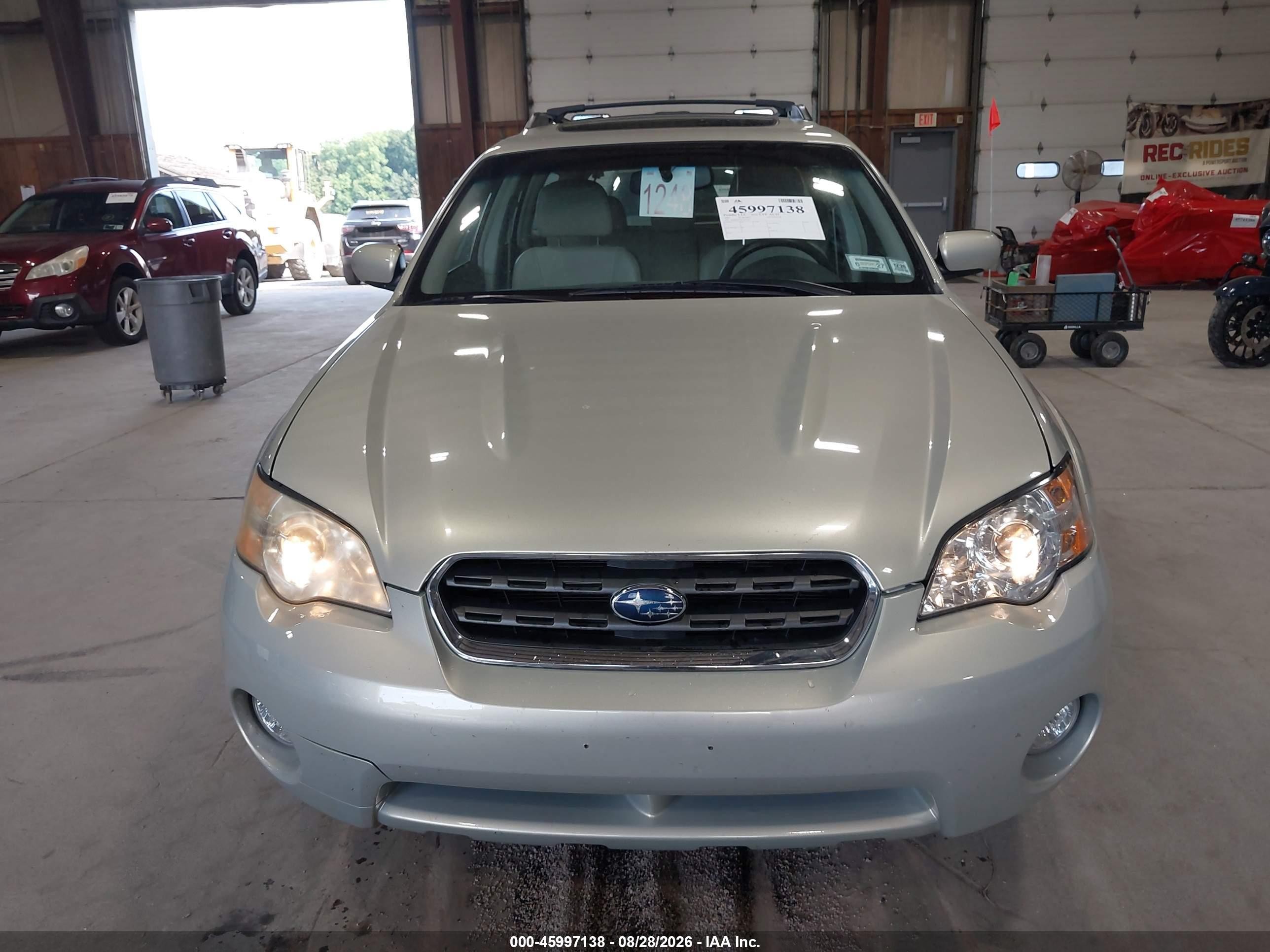 2007 Subaru Outback 2.5i Limited White vin: 4S4BP62C877312367