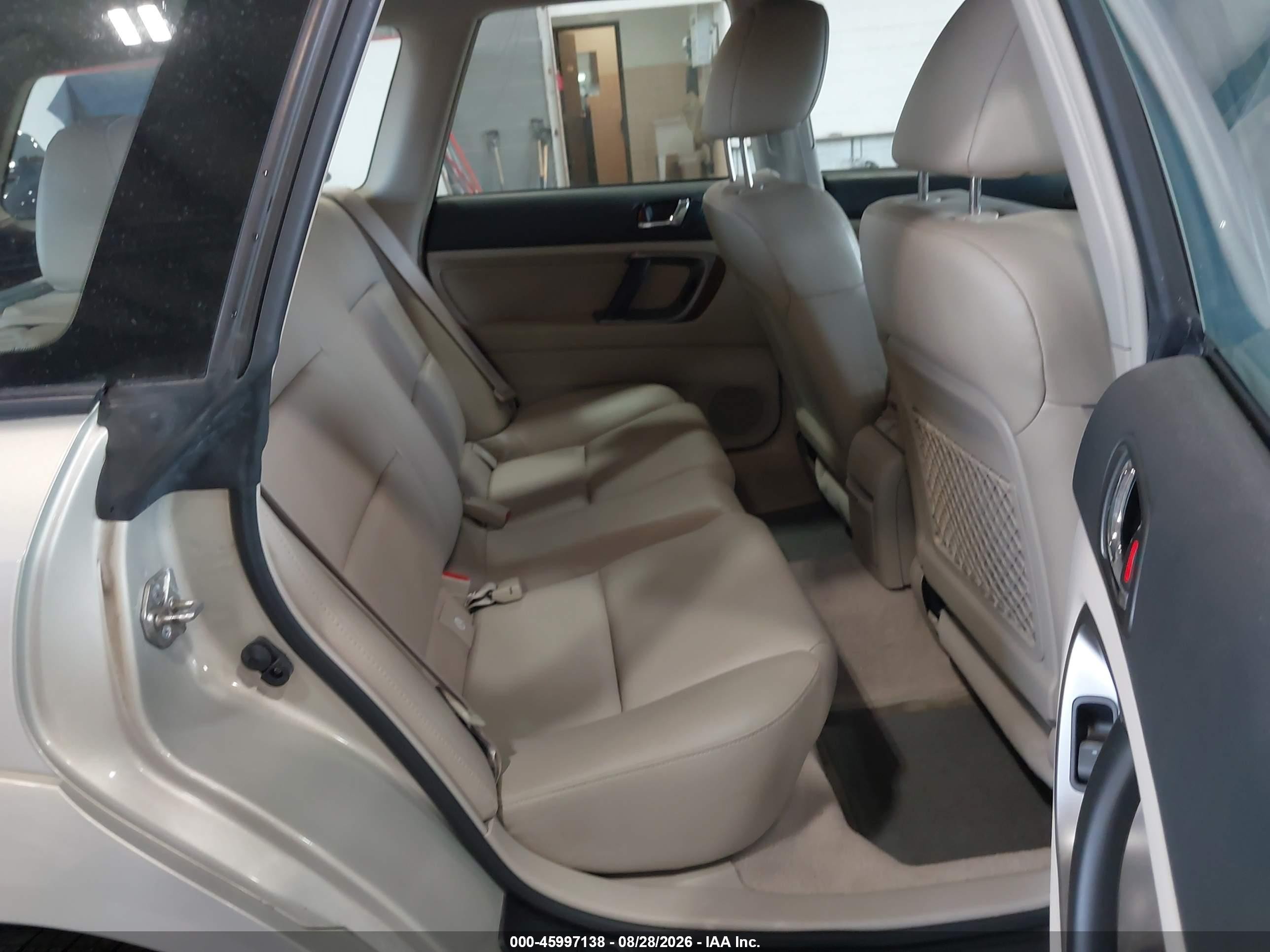 2007 Subaru Outback 2.5i Limited White vin: 4S4BP62C877312367