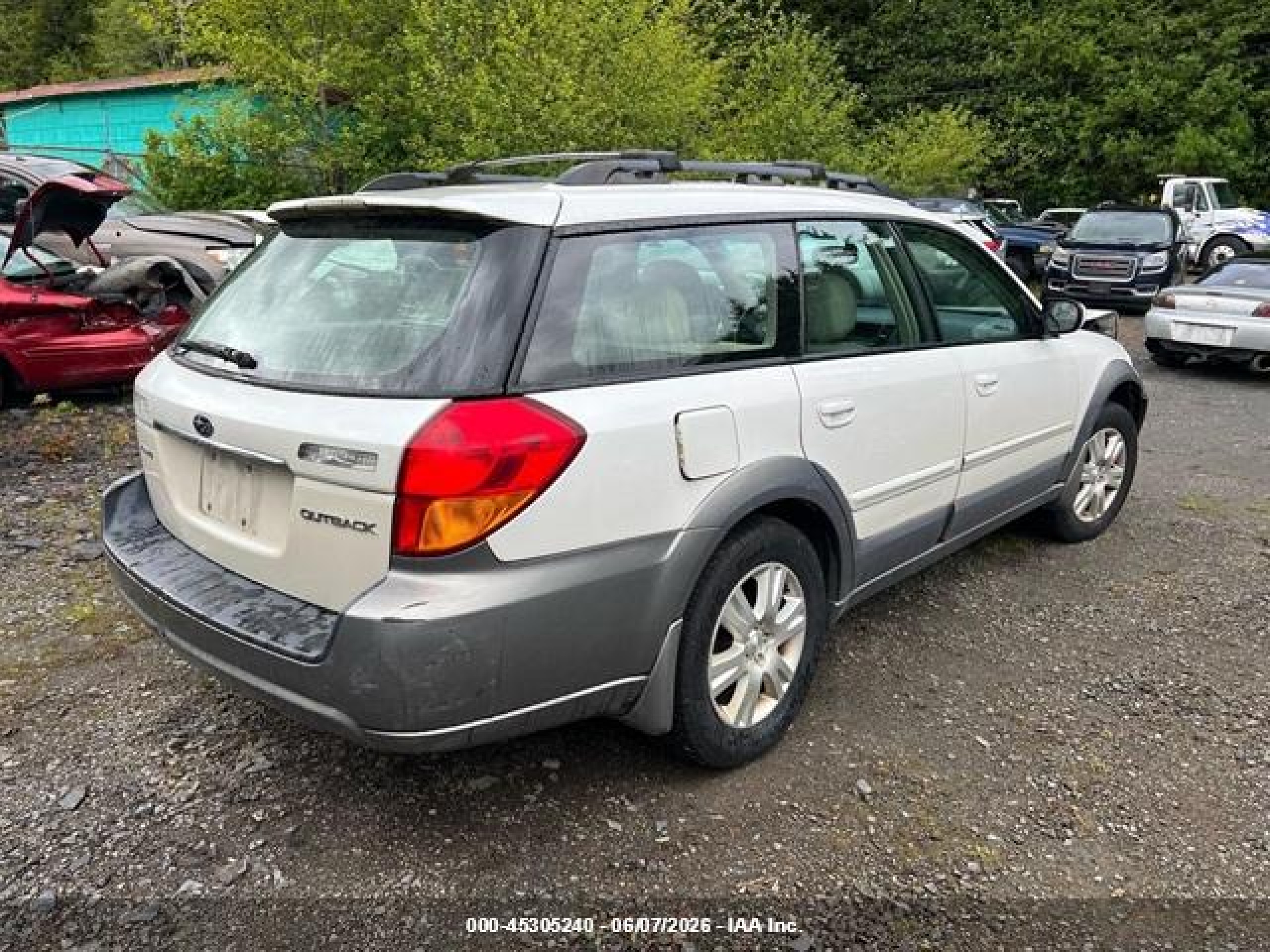 2005 Subaru Outback 2.5i Limited White vin: 4S4BP62C957303092