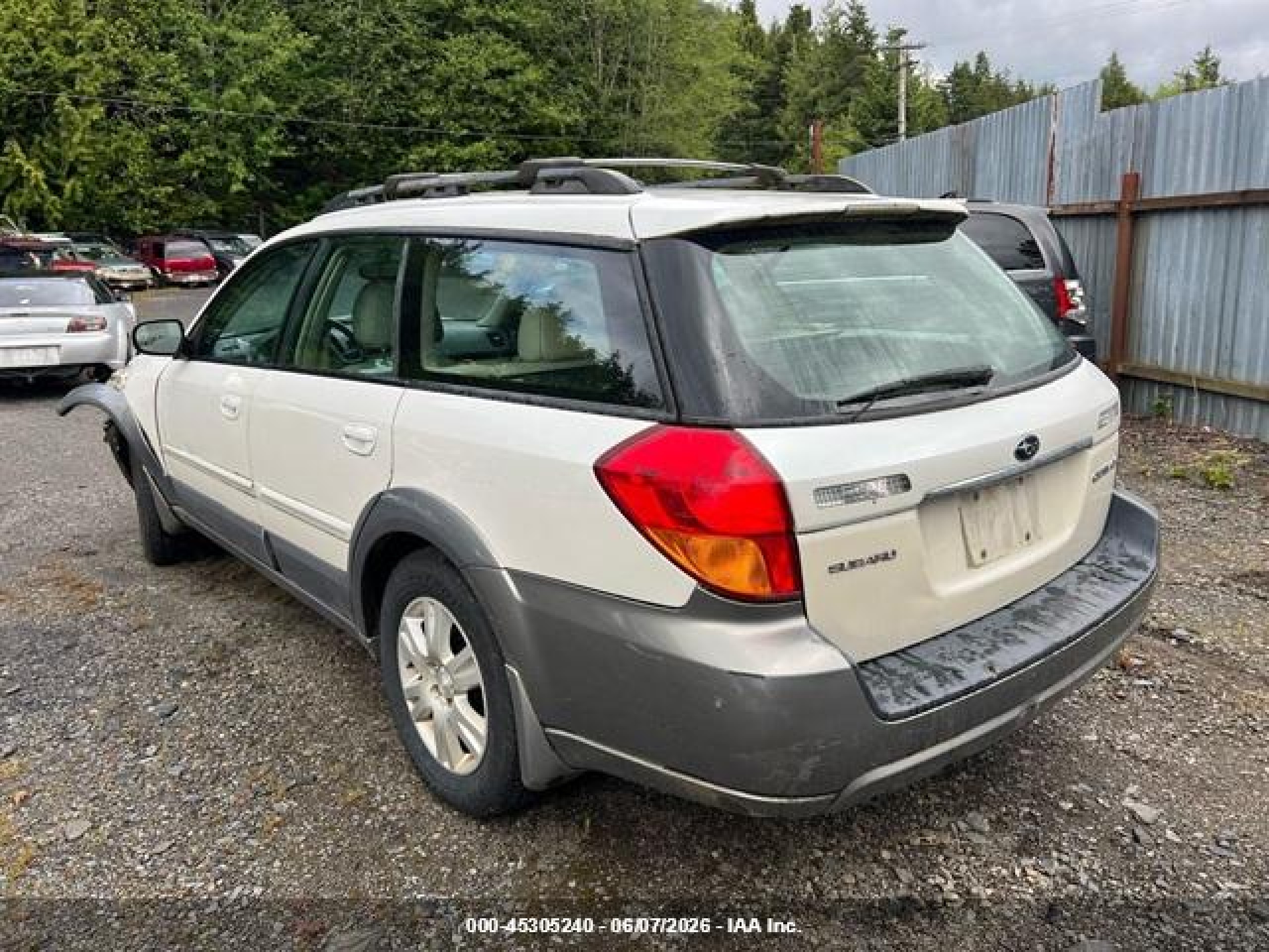 2005 Subaru Outback 2.5i Limited White vin: 4S4BP62C957303092