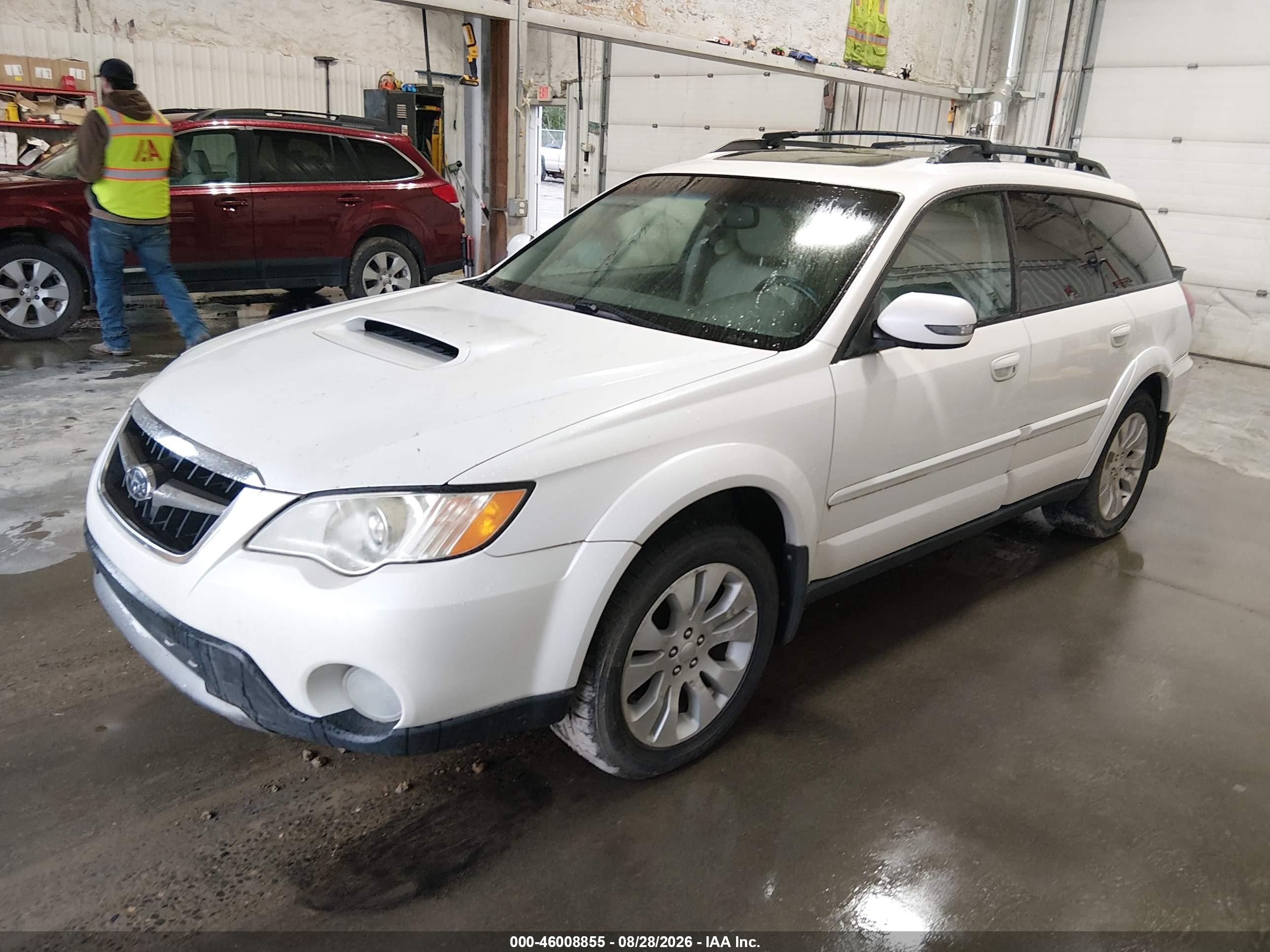 2009 Subaru Outback 2.5xt Limited White vin: 4S4BP63C396329410