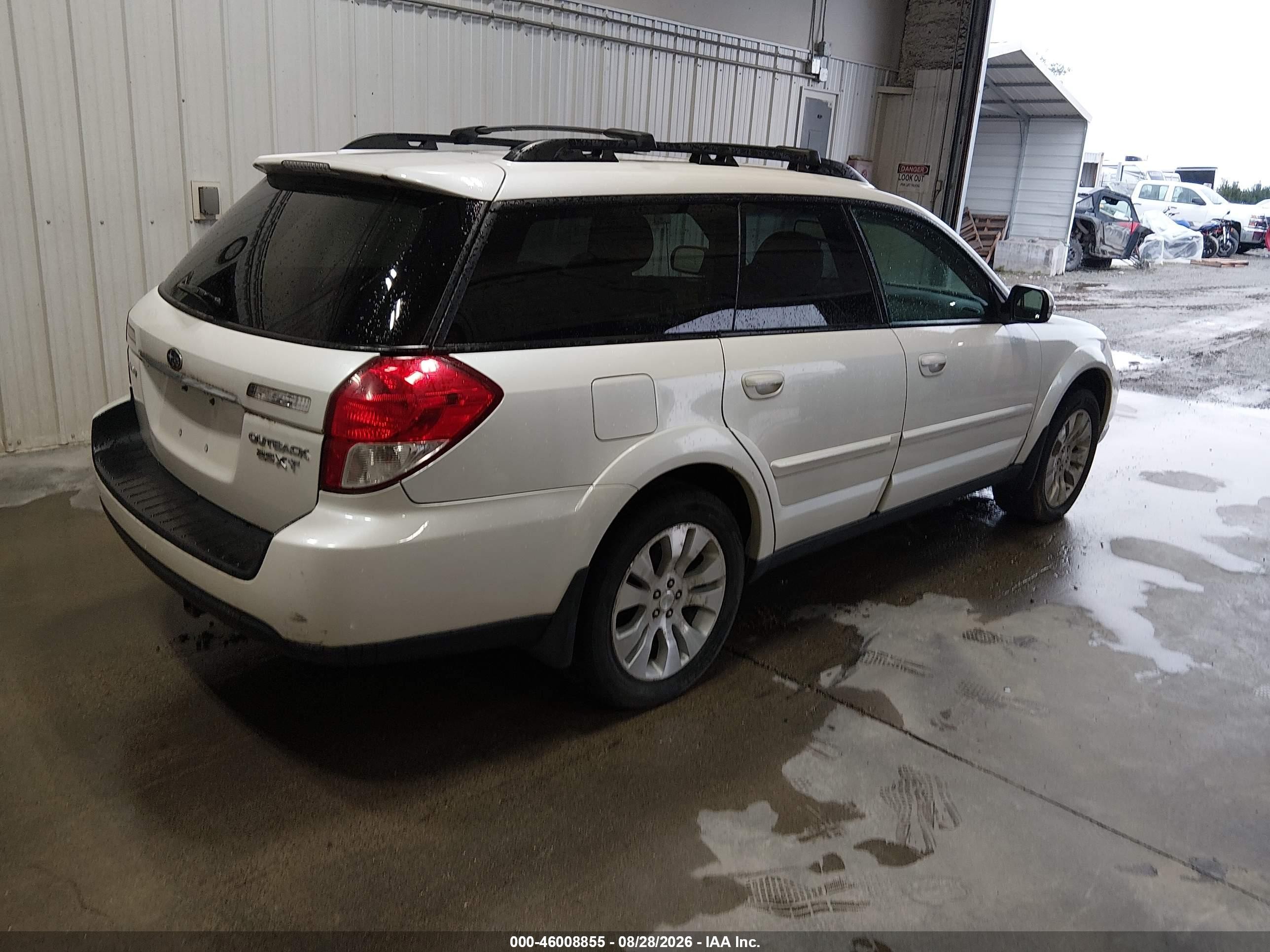2009 Subaru Outback 2.5xt Limited White vin: 4S4BP63C396329410