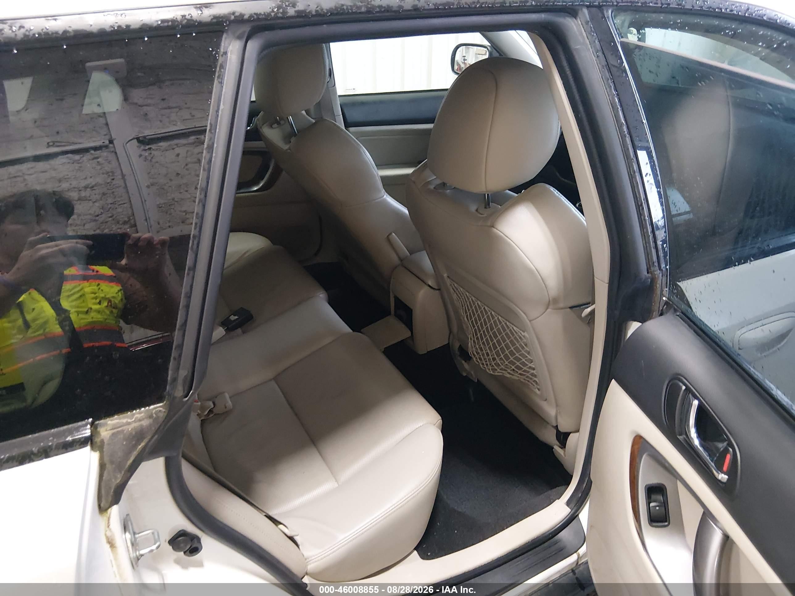 2009 Subaru Outback 2.5xt Limited White vin: 4S4BP63C396329410