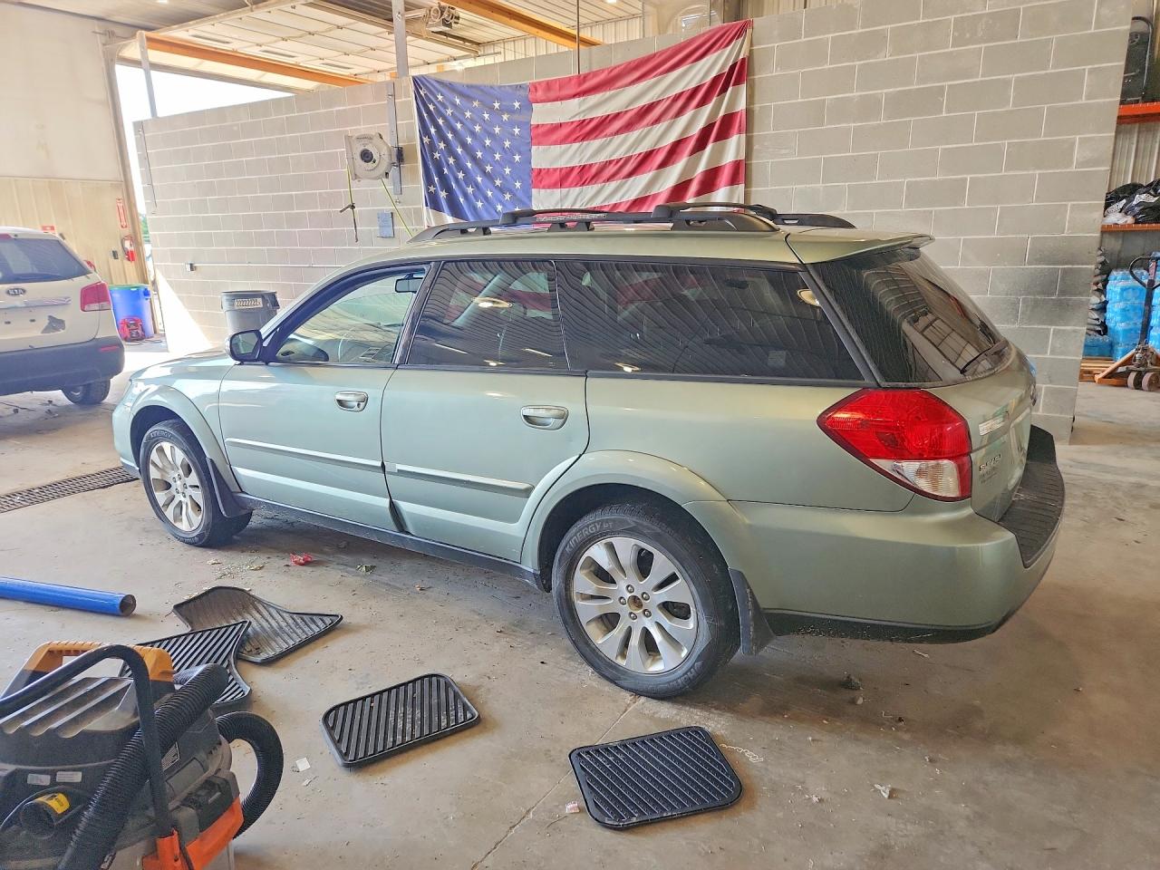 2009 Subaru Outback 2.5i Limited Green vin: 4S4BP66C097314322