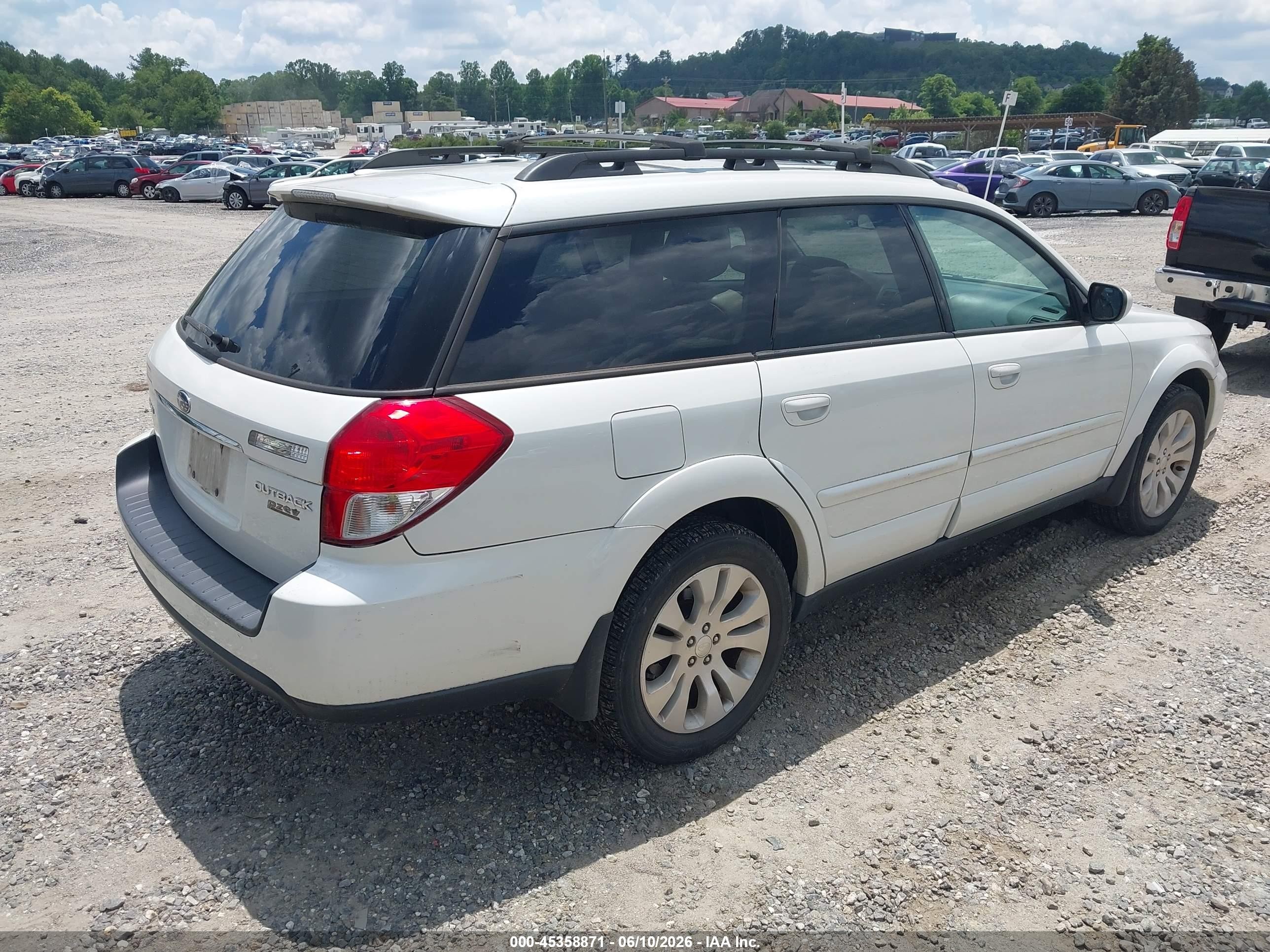 2009 Subaru Outback 2.5i Limited White vin: 4S4BP66C397335262
