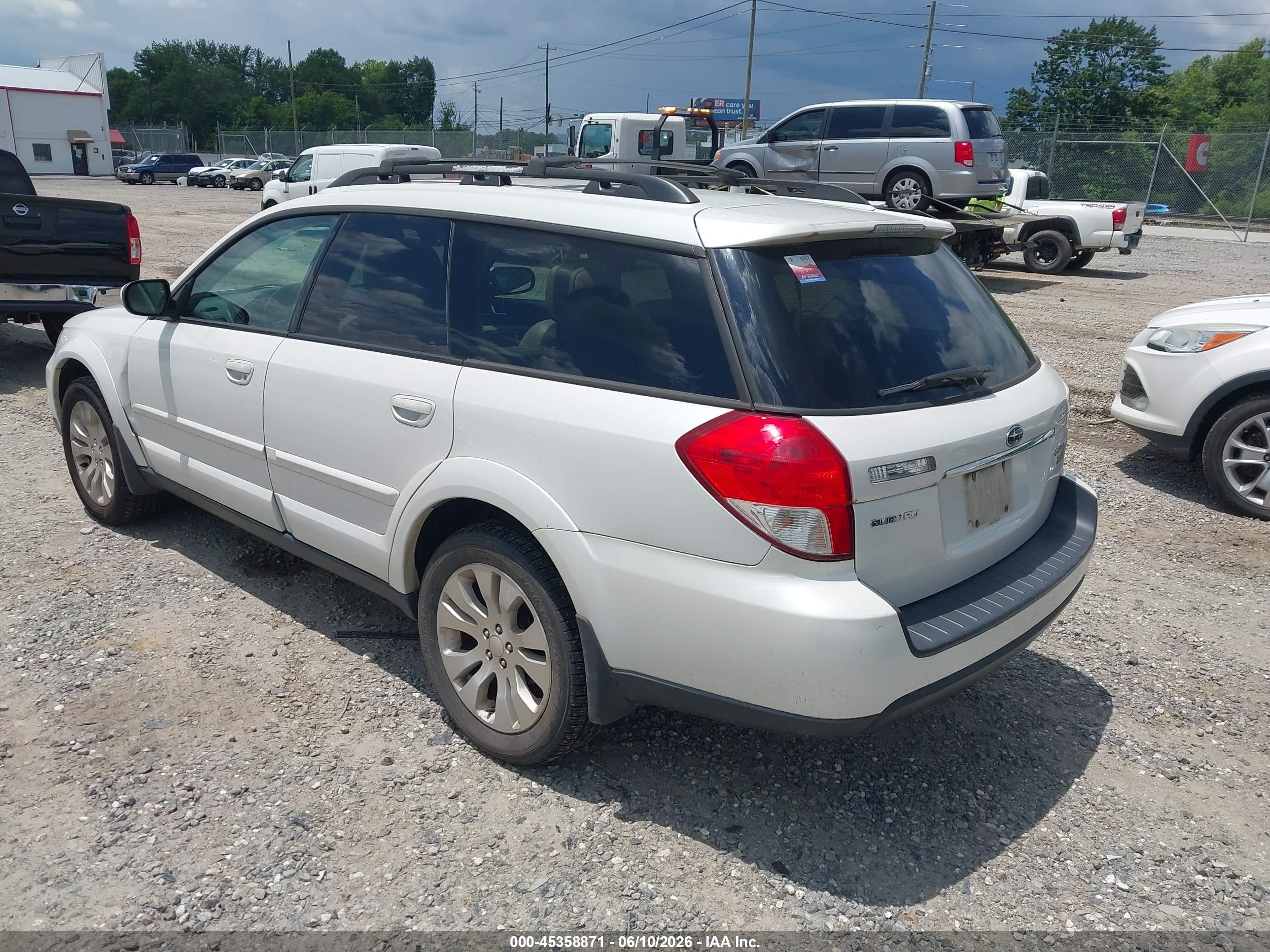 2009 Subaru Outback 2.5i Limited White vin: 4S4BP66C397335262