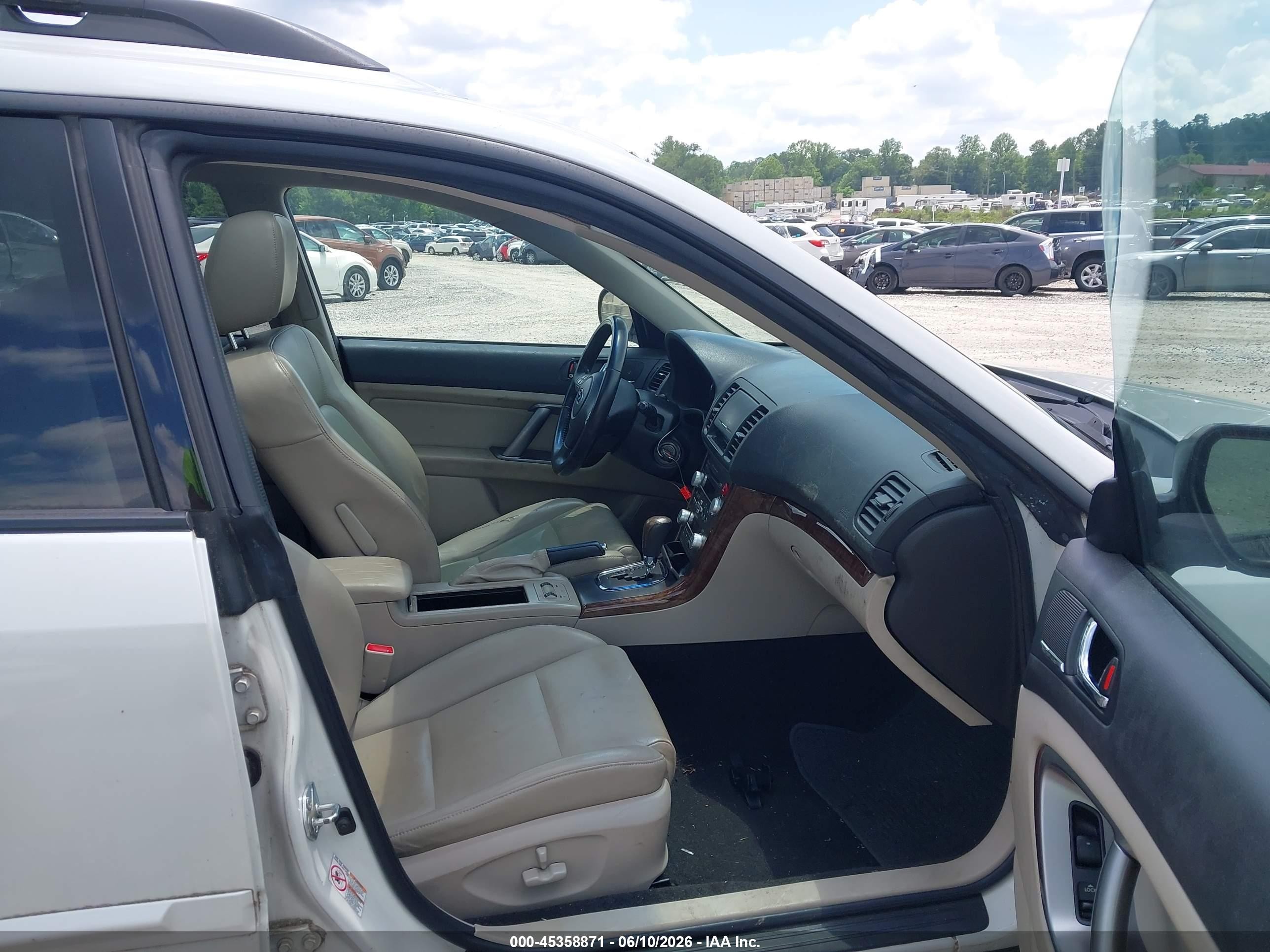 2009 Subaru Outback 2.5i Limited White vin: 4S4BP66C397335262