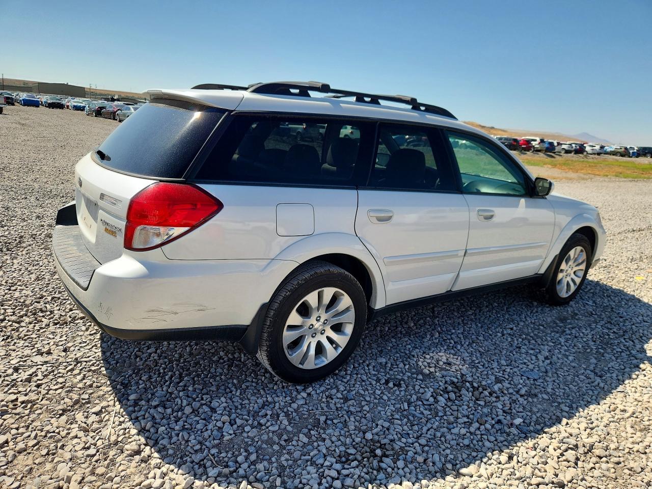 2009 Subaru Outback 2.5i Limited White vin: 4S4BP66C697343999