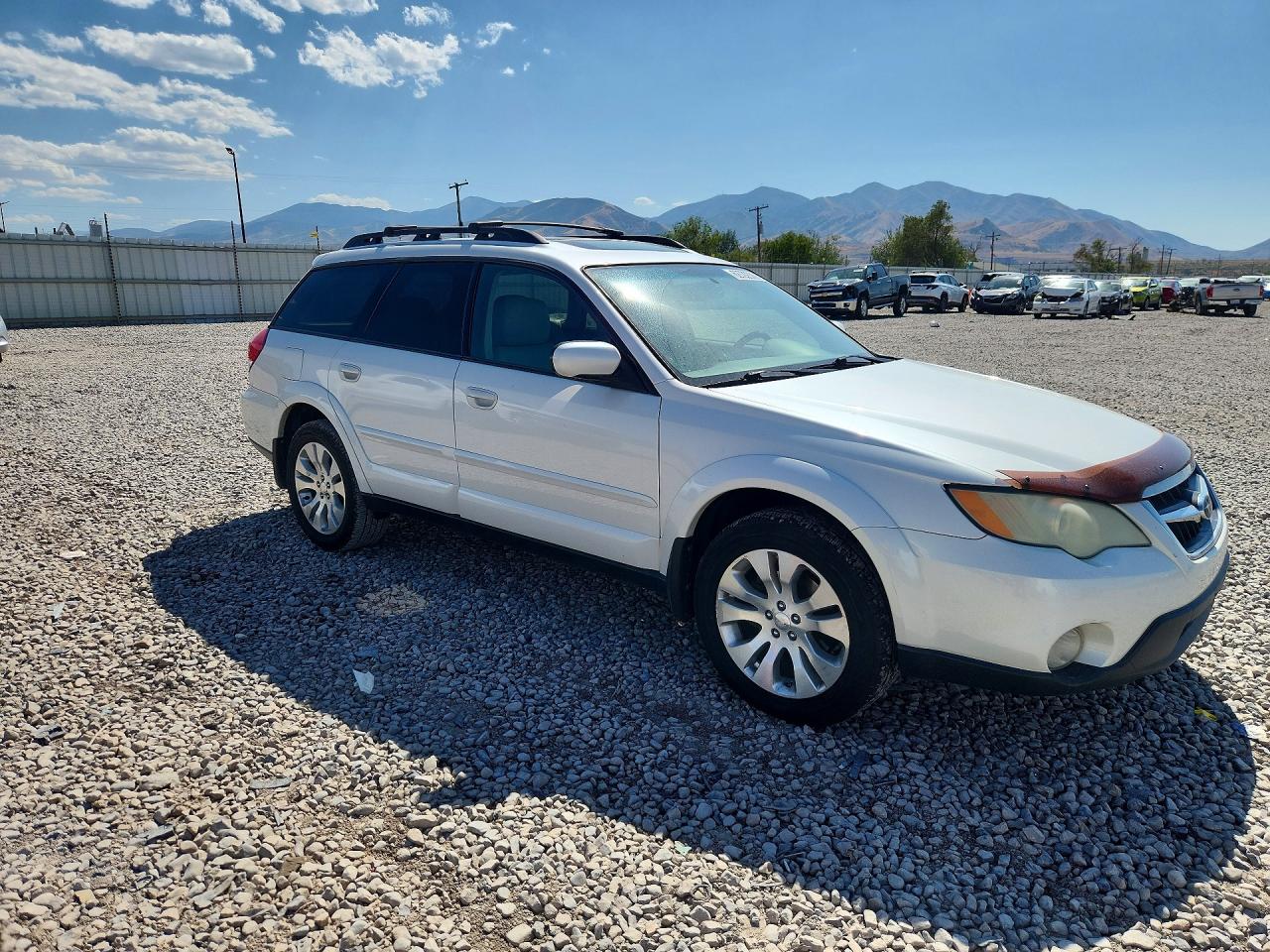 2009 Subaru Outback 2.5i Limited White vin: 4S4BP66C697343999