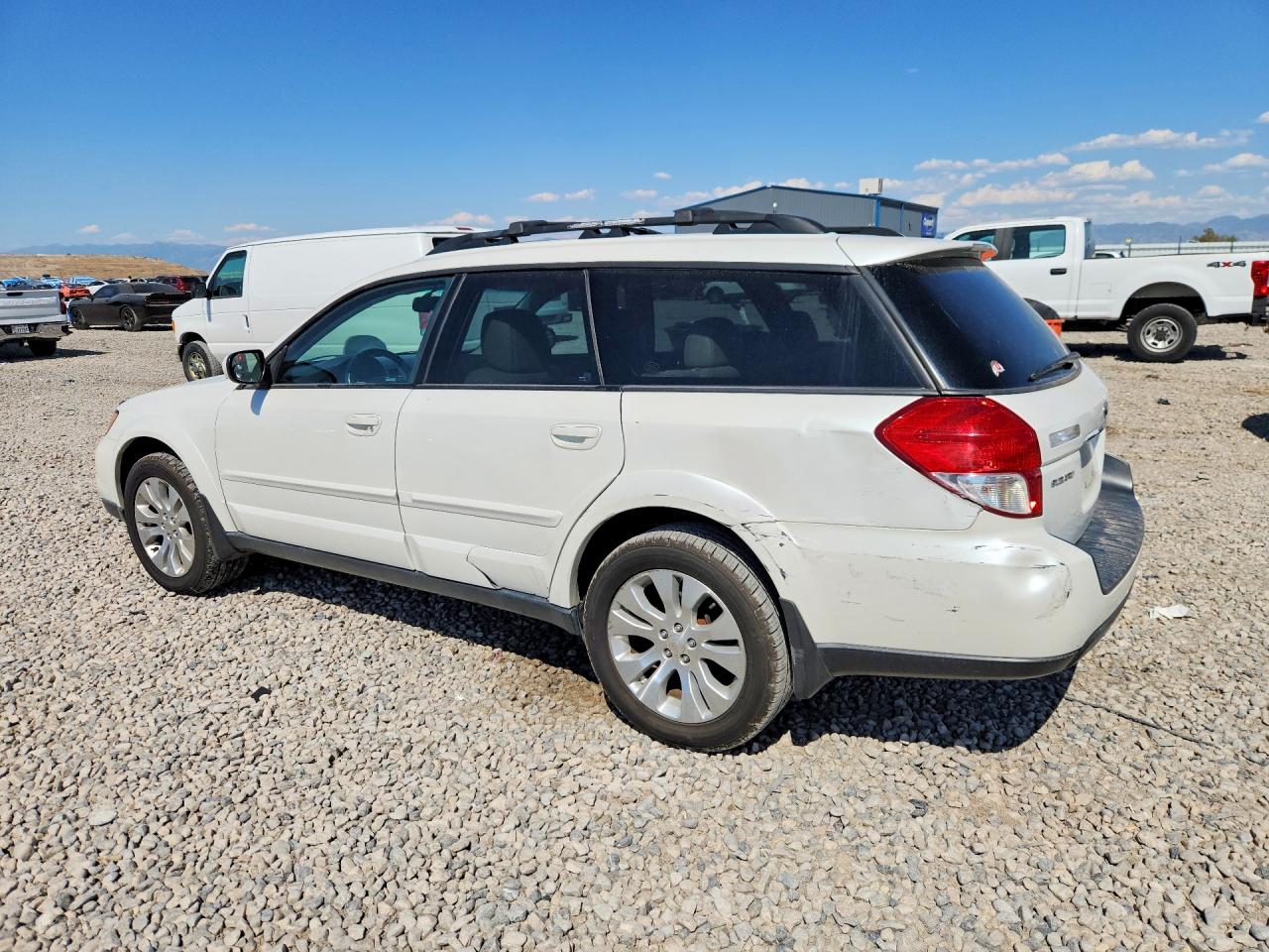 2009 Subaru Outback 2.5i Limited White vin: 4S4BP66C697343999