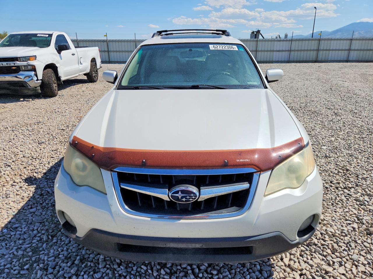 2009 Subaru Outback 2.5i Limited White vin: 4S4BP66C697343999
