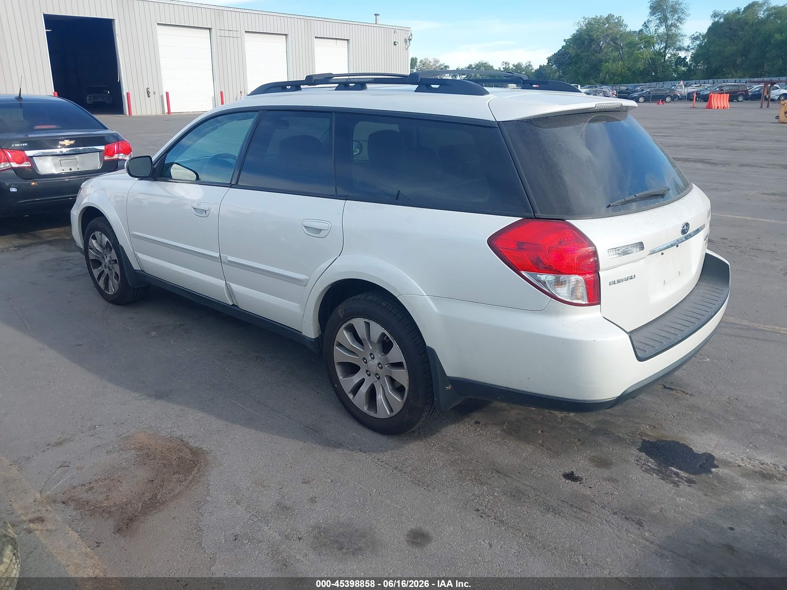 2009 Subaru Outback 2.5i Limited White vin: 4S4BP66C897311586