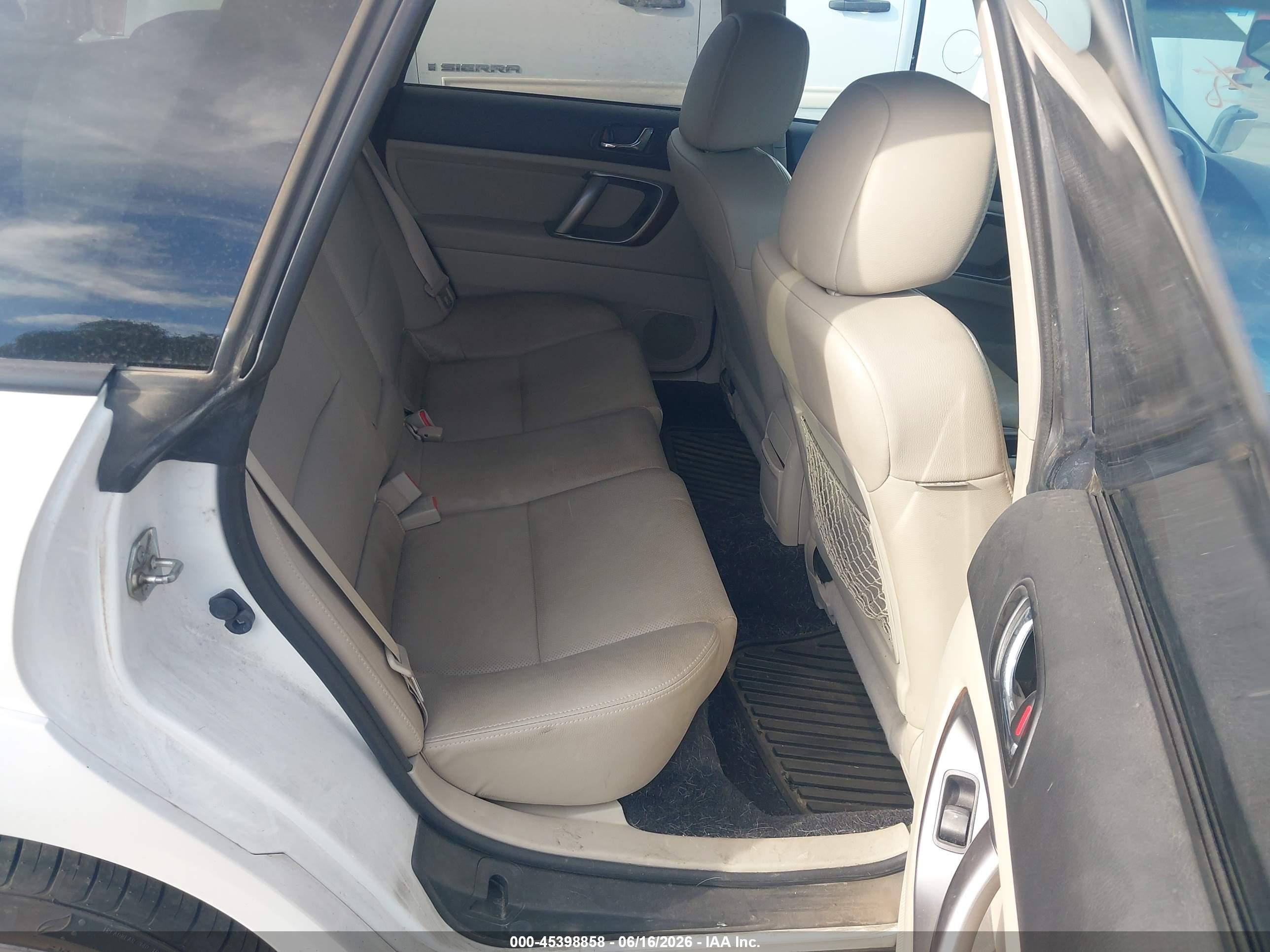 2009 Subaru Outback 2.5i Limited White vin: 4S4BP66C897311586