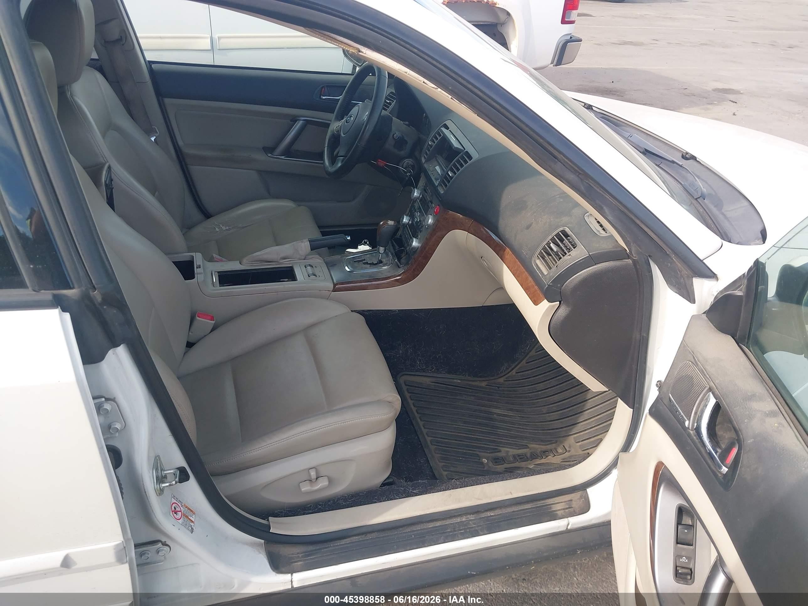 2009 Subaru Outback 2.5i Limited White vin: 4S4BP66C897311586