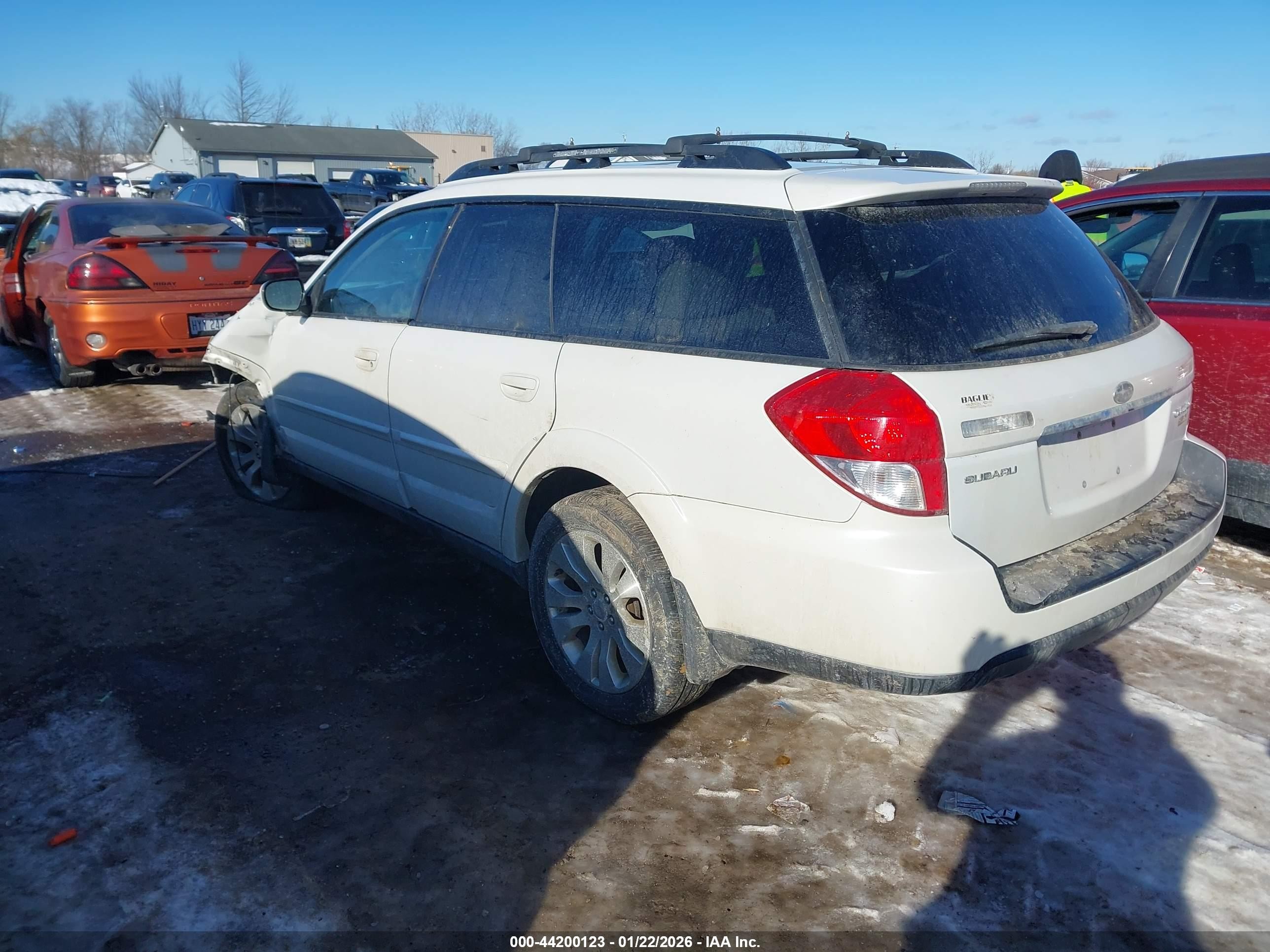 2009 Subaru Outback 2.5i Limited White vin: 4S4BP66C897338061