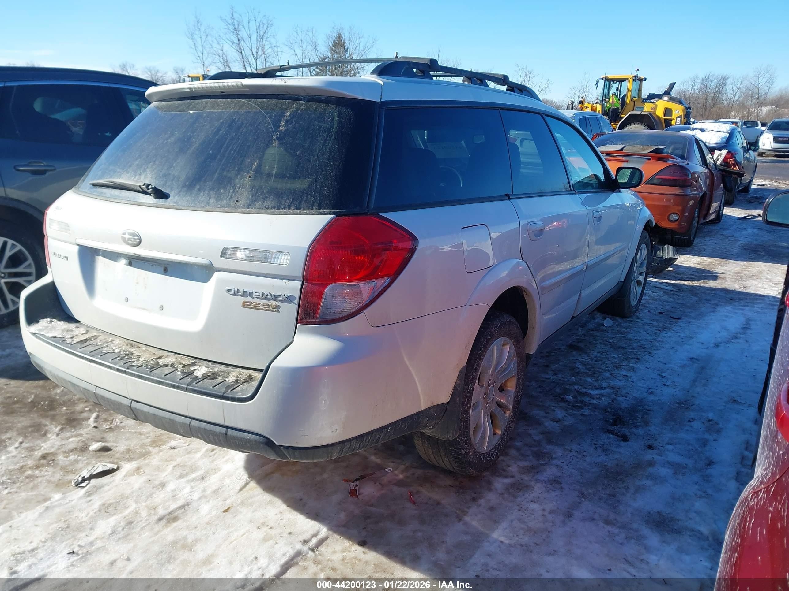 2009 Subaru Outback 2.5i Limited White vin: 4S4BP66C897338061