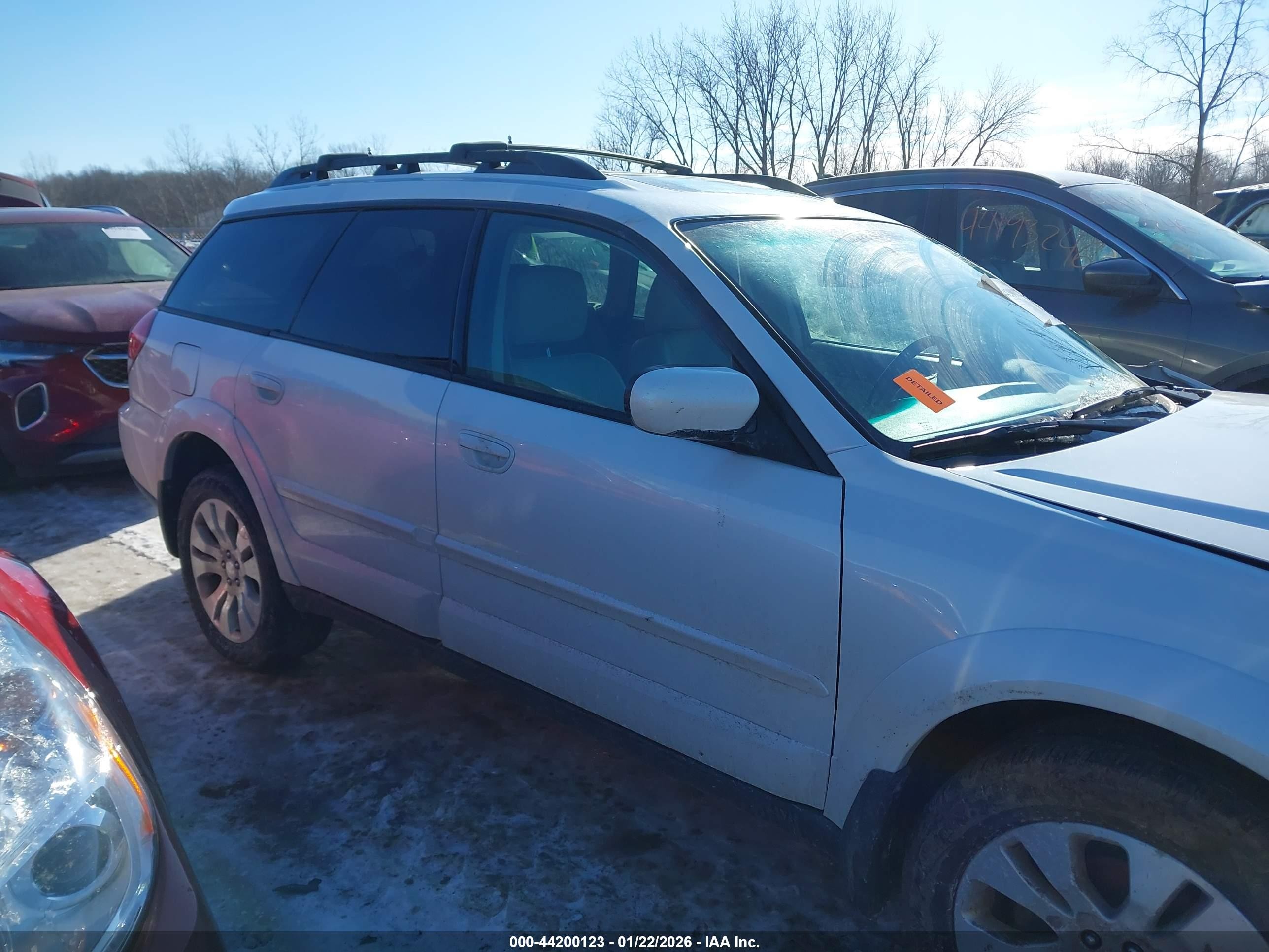 2009 Subaru Outback 2.5i Limited White vin: 4S4BP66C897338061
