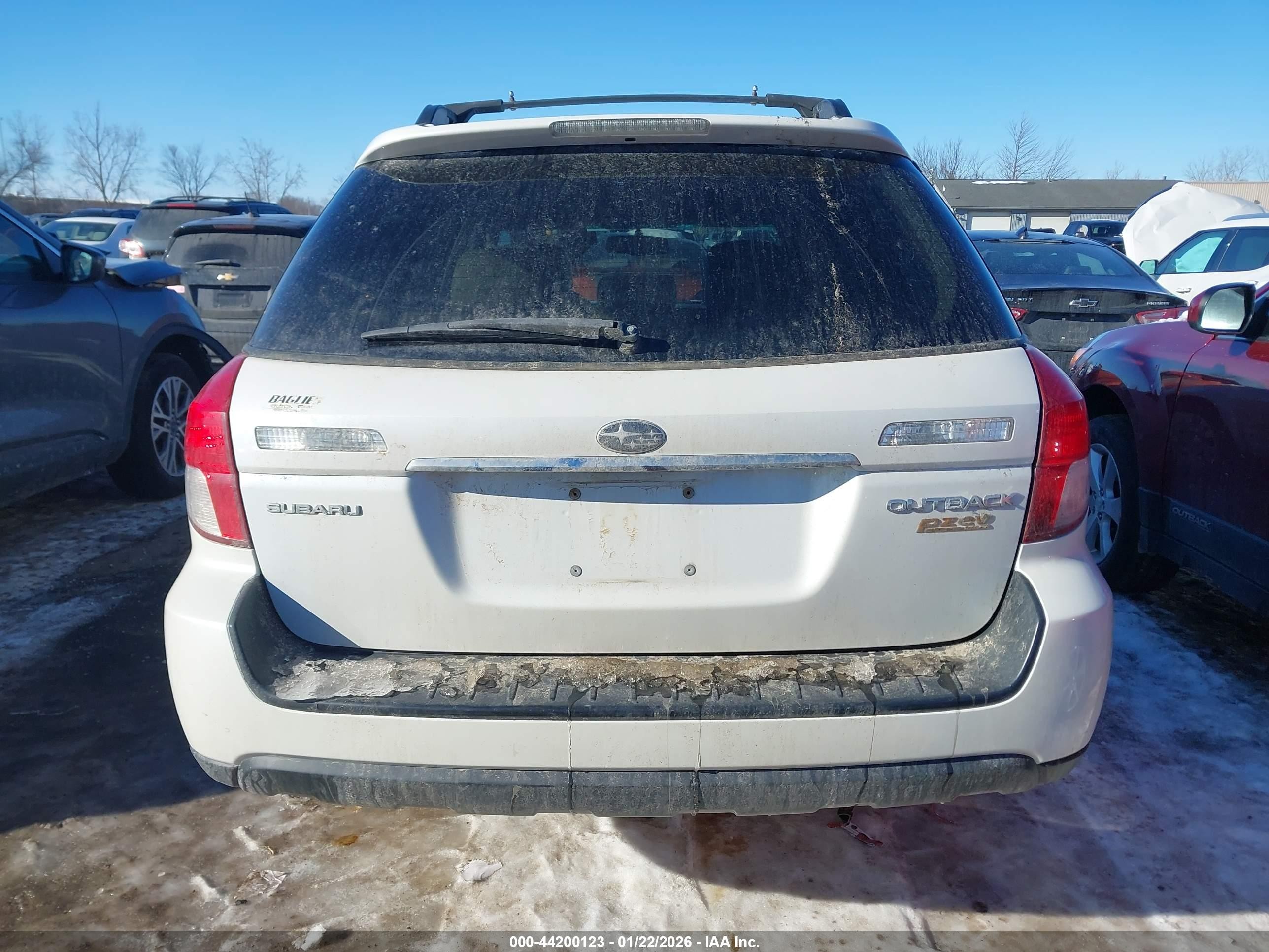 2009 Subaru Outback 2.5i Limited White vin: 4S4BP66C897338061
