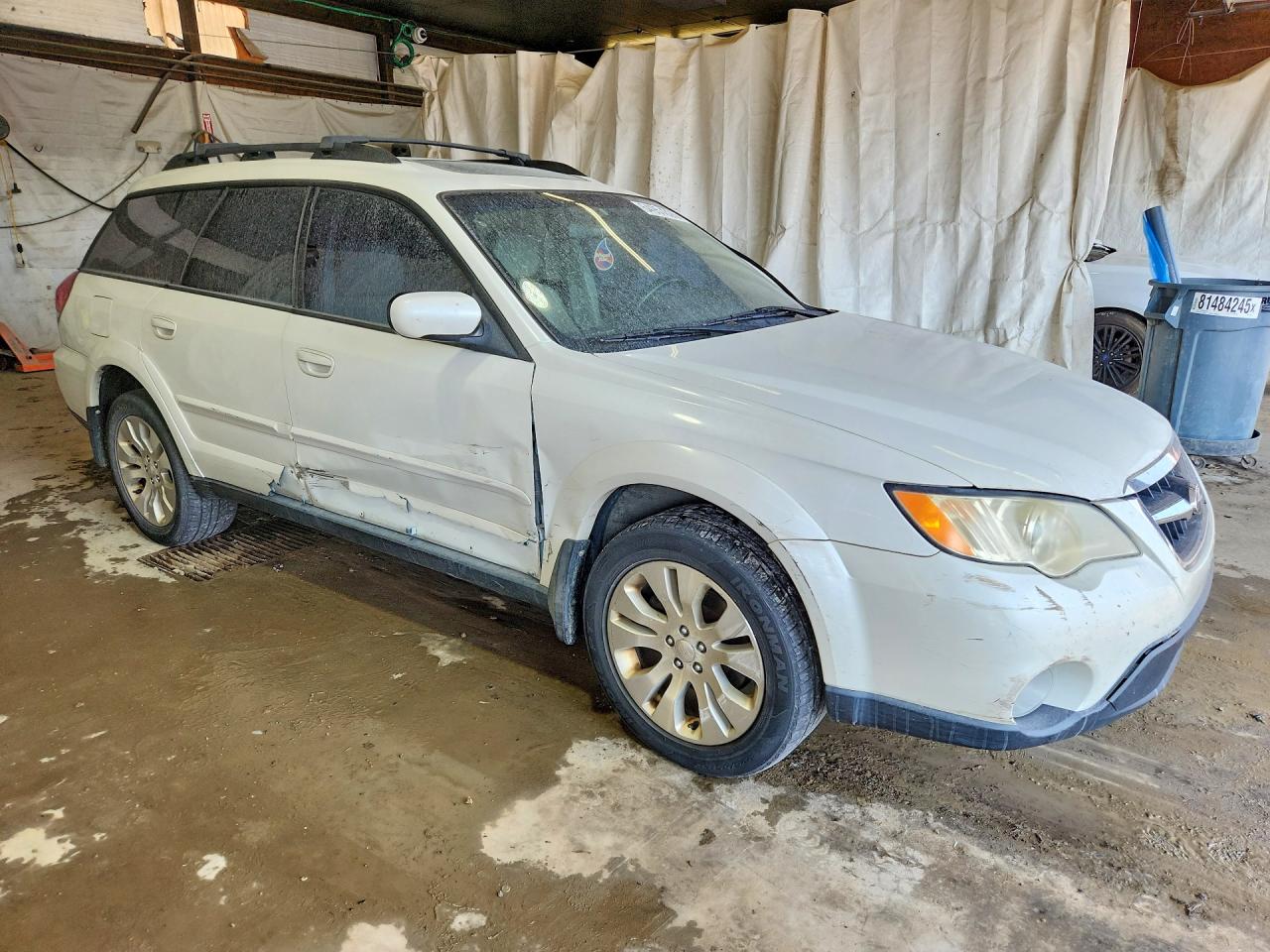 2009 Subaru Outback 2.5i Limited White vin: 4S4BP66C997341423