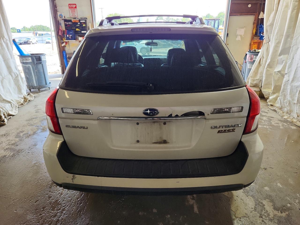 2009 Subaru Outback 2.5i Limited White vin: 4S4BP66C997341423