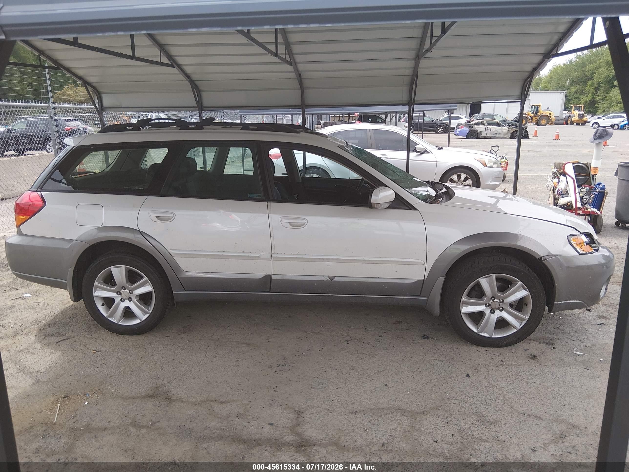 2005 Subaru Outback 2.5xt Limited White vin: 4S4BP67C154321323