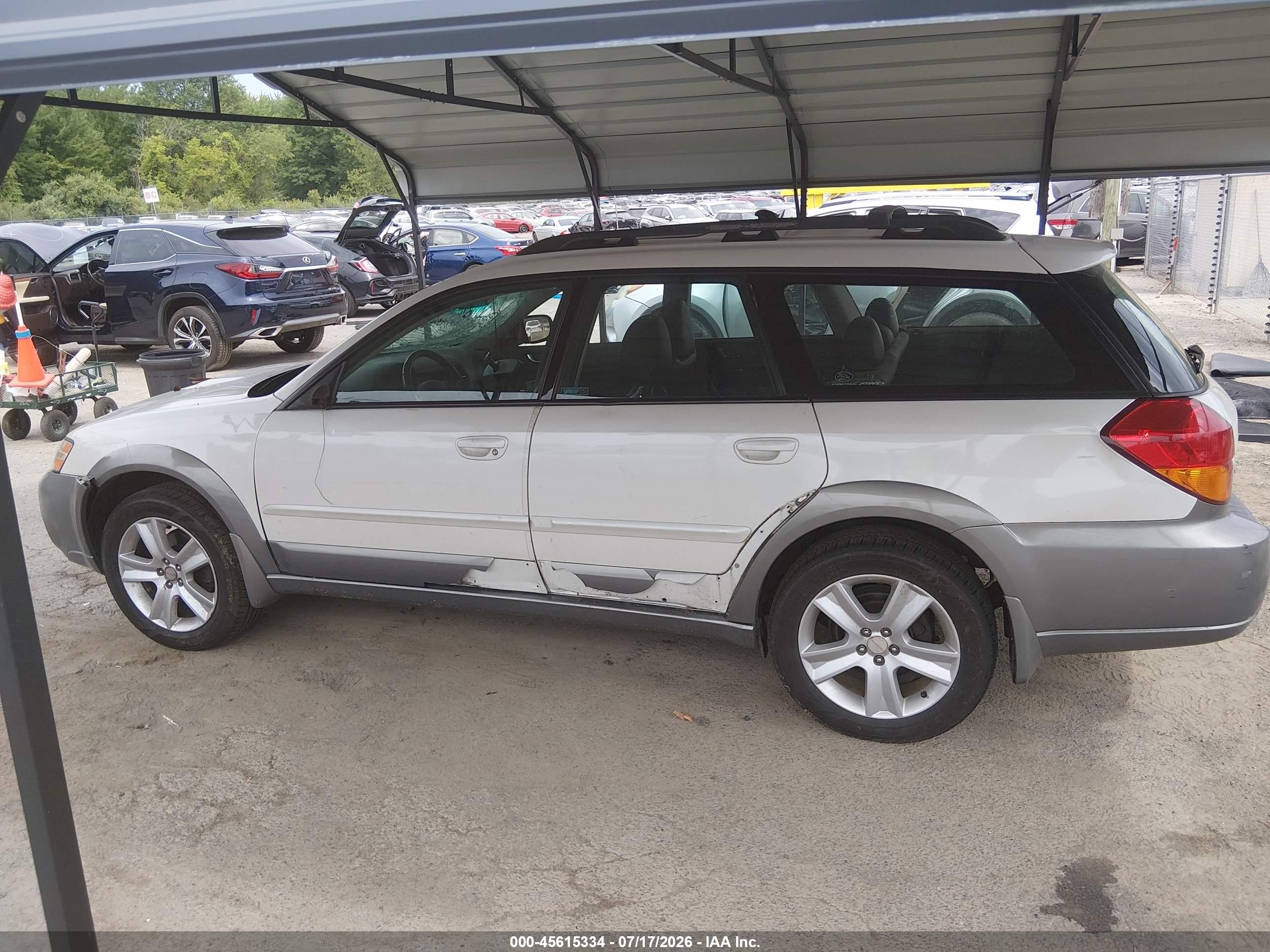 2005 Subaru Outback 2.5xt Limited White vin: 4S4BP67C154321323