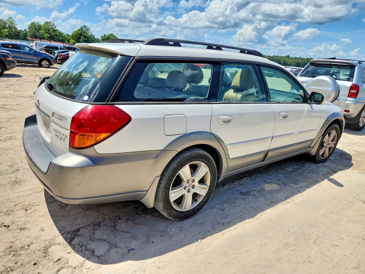 2005 Subaru Legacy Outback 2.5 Xt Limited White vin: 4S4BP67C854351211