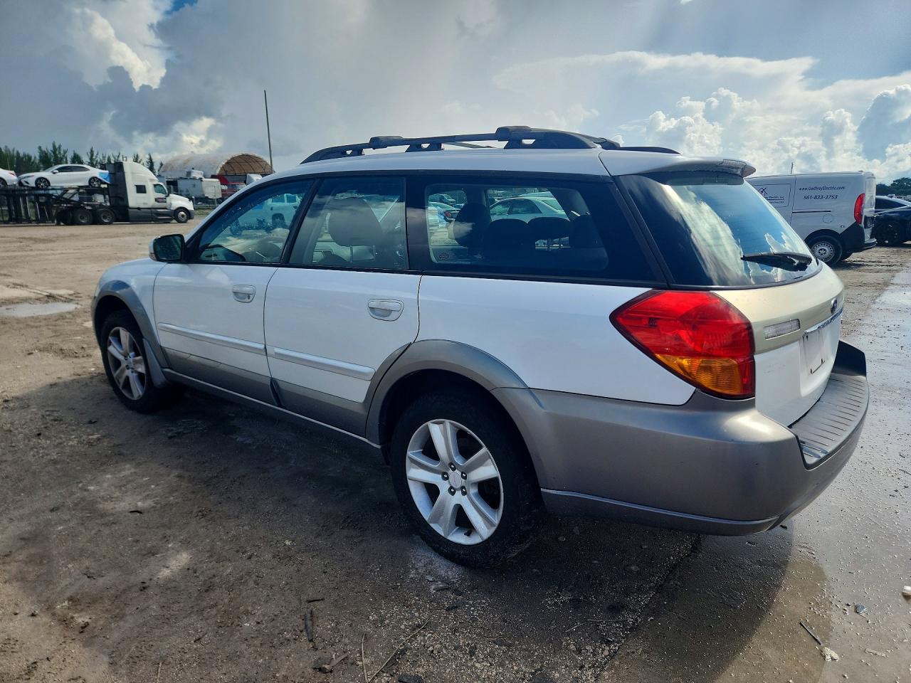2005 Subaru Legacy Outback 2.5 Xt White vin: 4S4BP68C054368616