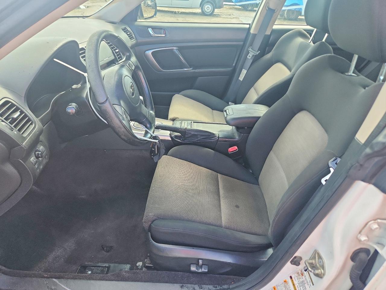 2005 Subaru Legacy Outback 2.5 Xt White vin: 4S4BP68C054368616