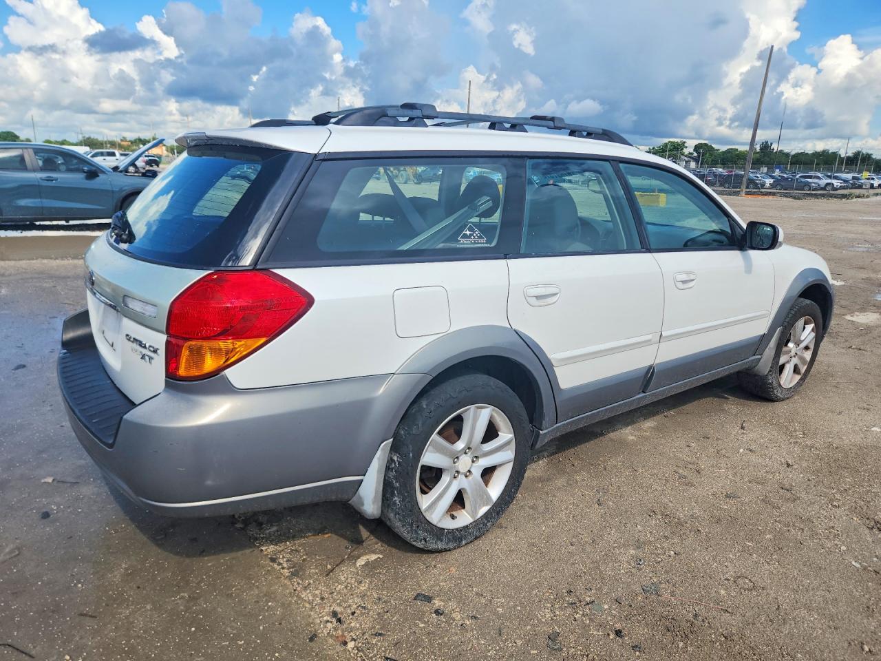 2005 Subaru Legacy Outback 2.5 Xt White vin: 4S4BP68C054368616