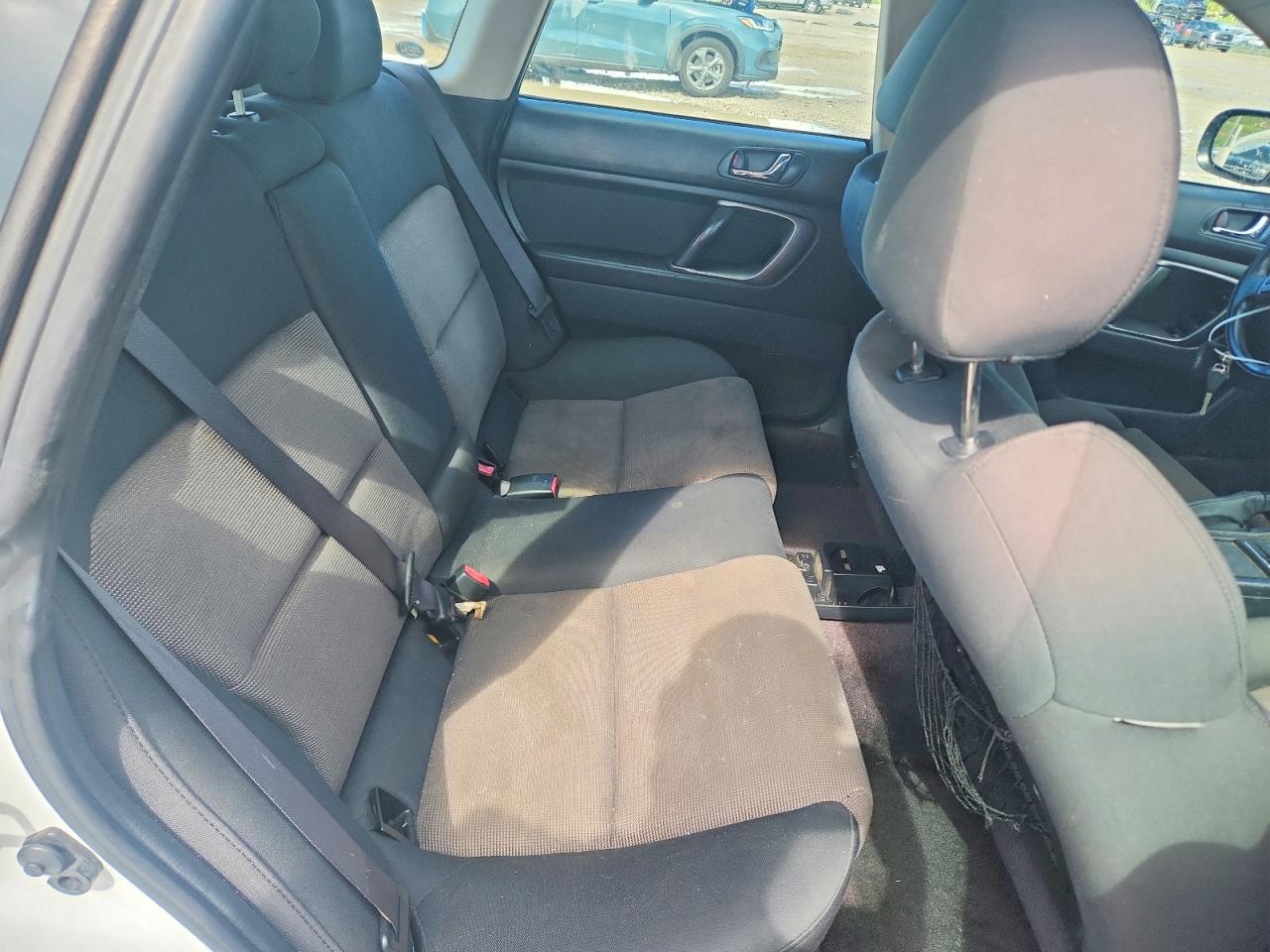 2005 Subaru Legacy Outback 2.5 Xt White vin: 4S4BP68C054368616