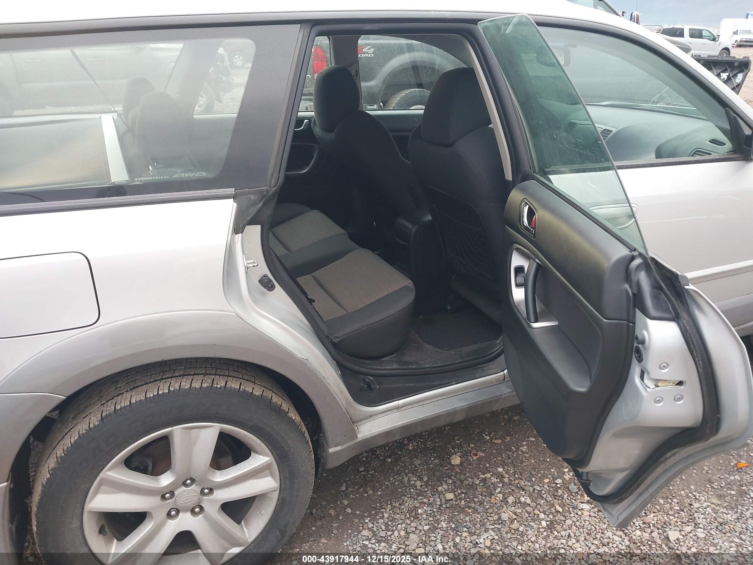 2006 Subaru Outback 2.5xt Silver vin: 4S4BP68C564322037
