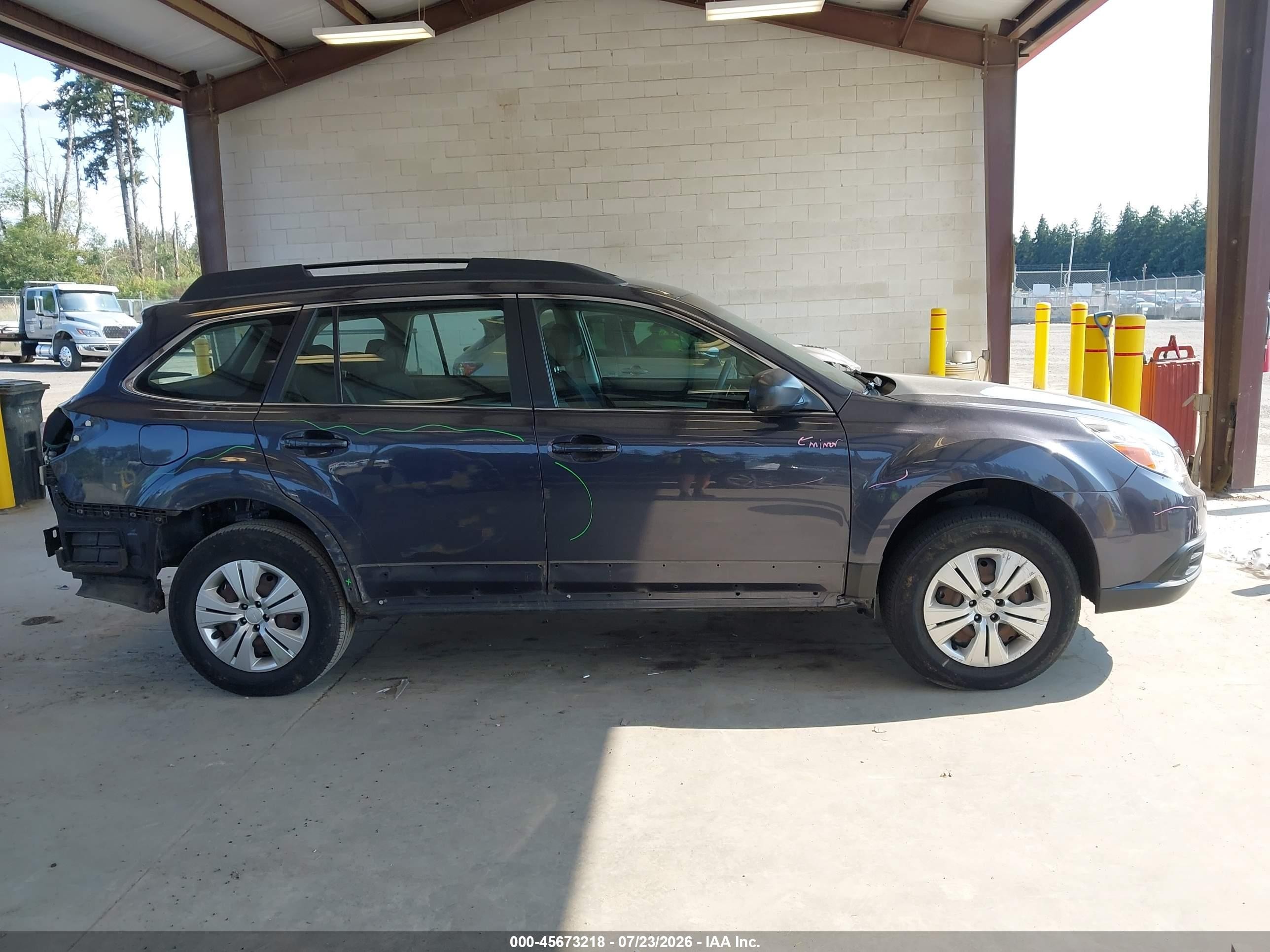 2011 Subaru Outback 2.5i Gray vin: 4S4BRBAC0B3340359