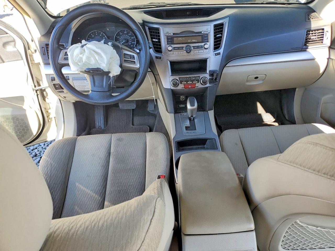 2012 Subaru Outback 2.5i White vin: 4S4BRBAC0C3220790
