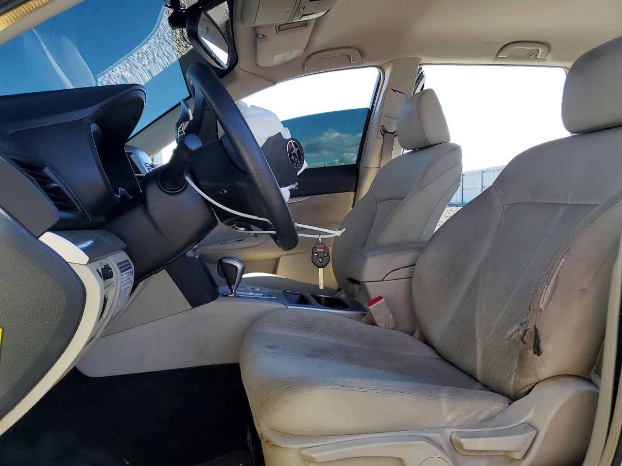 2012 Subaru Outback 2.5i White vin: 4S4BRBAC0C3220790