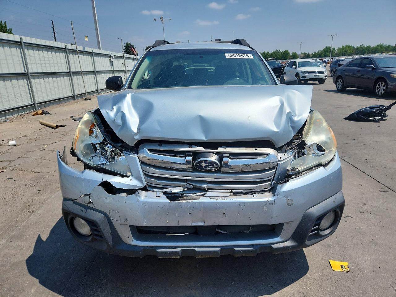 2014 Subaru Outback 2.5i Silver vin: 4S4BRBAC0E3200509