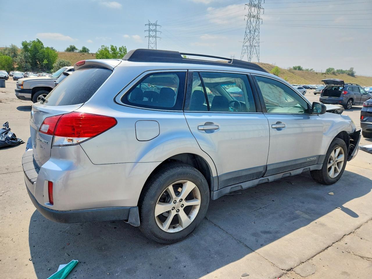 2014 Subaru Outback 2.5i Silver vin: 4S4BRBAC0E3200509