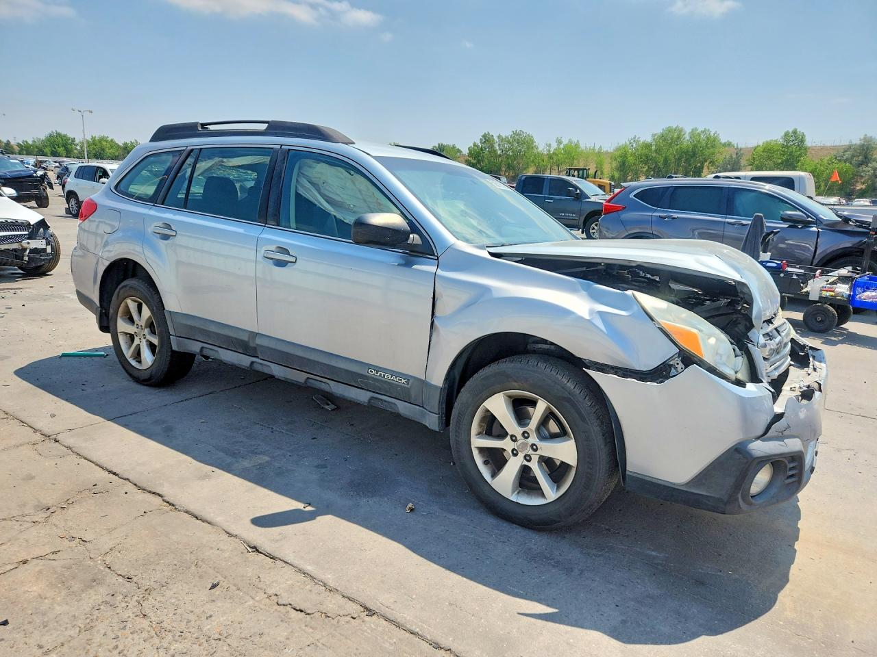 2014 Subaru Outback 2.5i Silver vin: 4S4BRBAC0E3200509