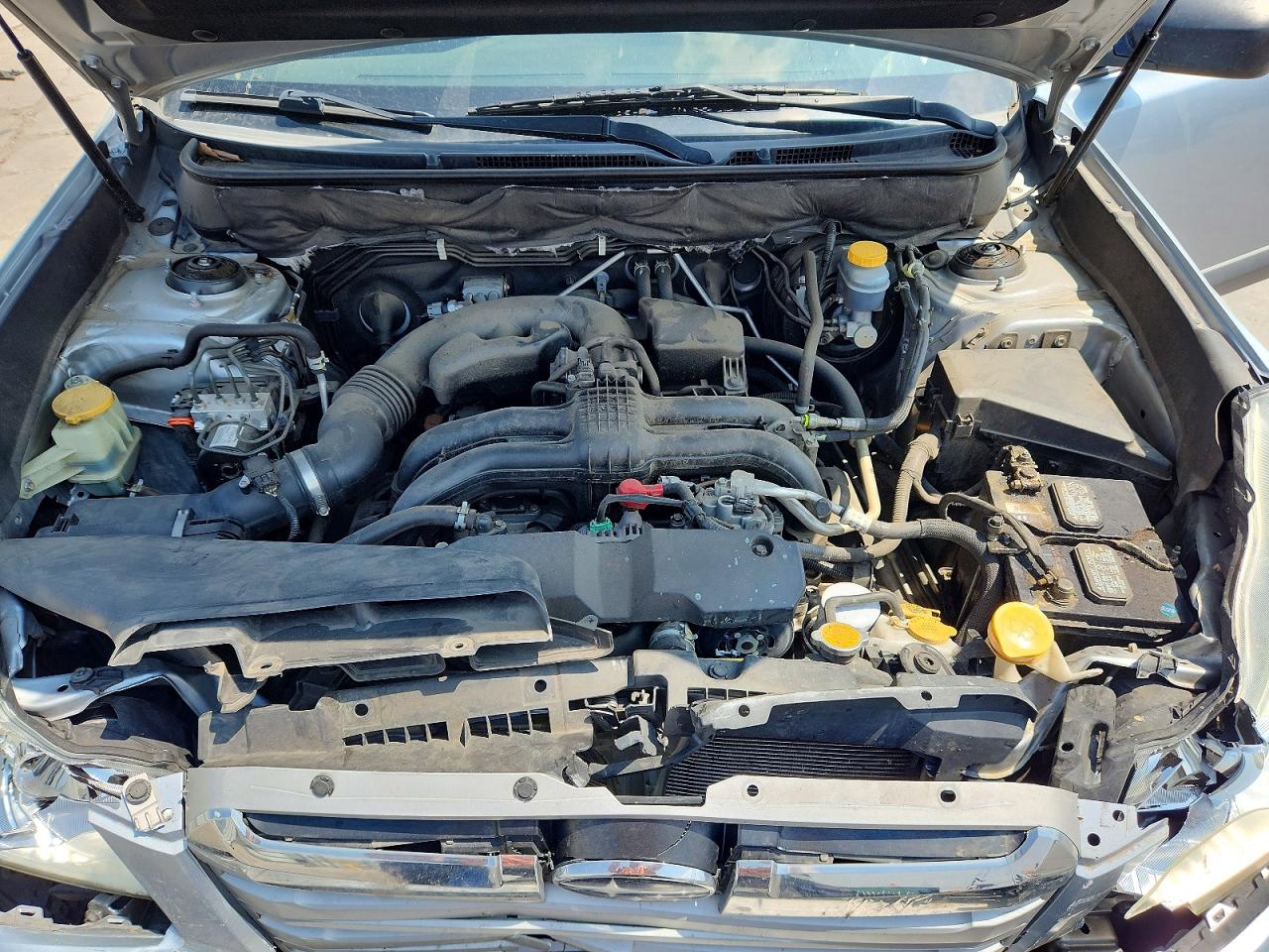 2014 Subaru Outback 2.5i Silver vin: 4S4BRBAC0E3200509