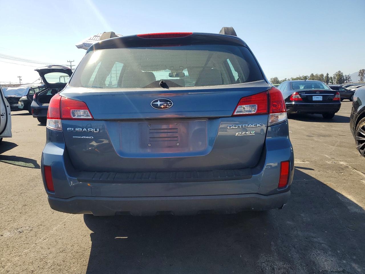 2014 Subaru Outback 2.5i Blue vin: 4S4BRBAC0E3213051