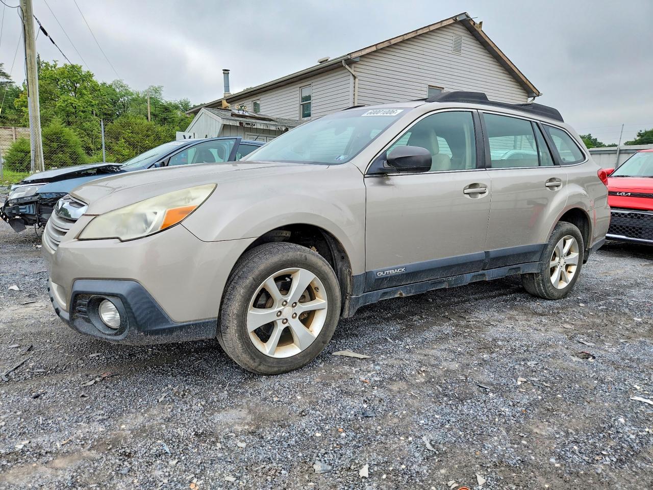 2014 Subaru Outback 2.5i Tan vin: 4S4BRBAC0E3298053