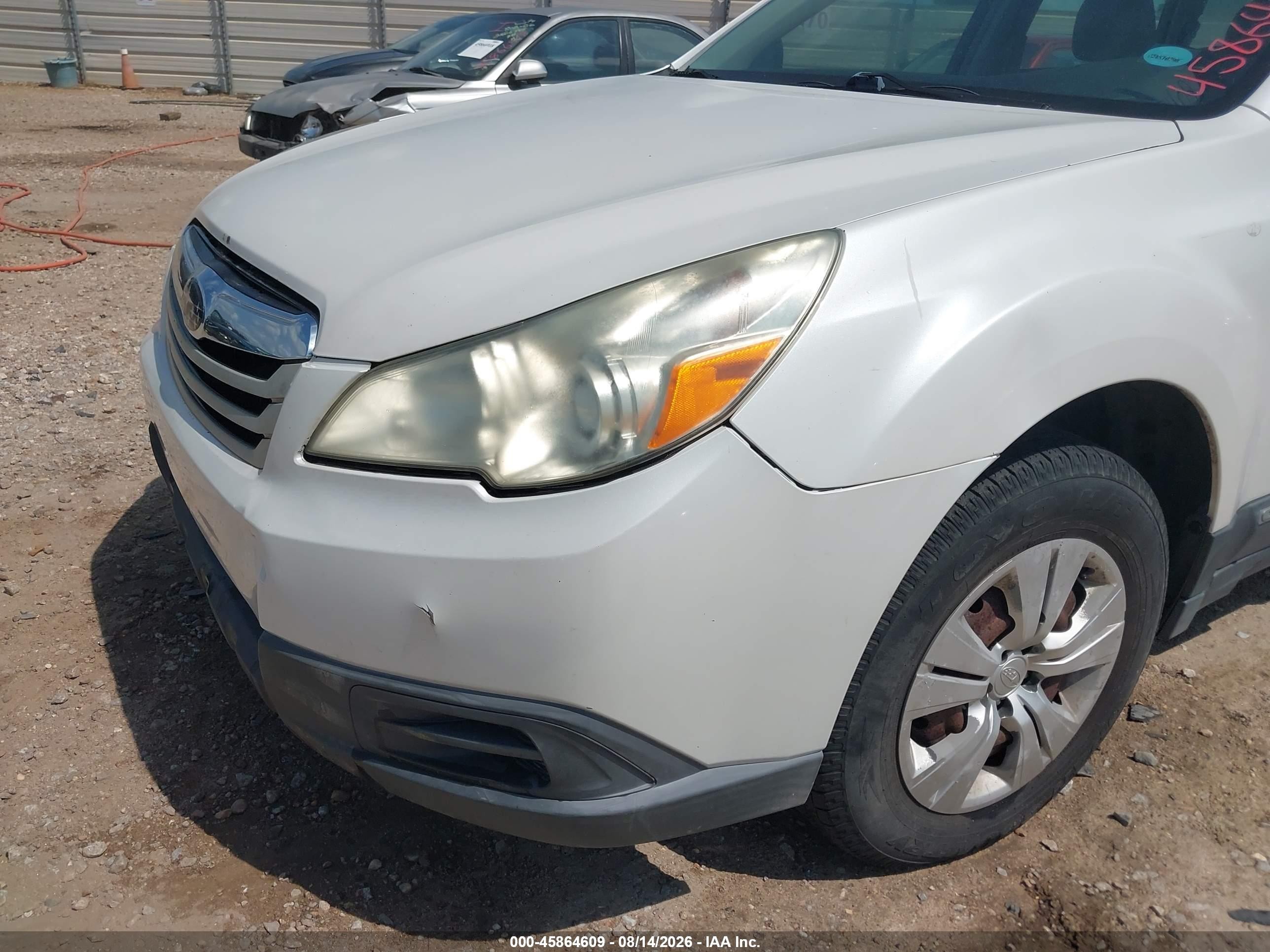 2011 Subaru Outback 2.5i White vin: 4S4BRBAC1B3359468