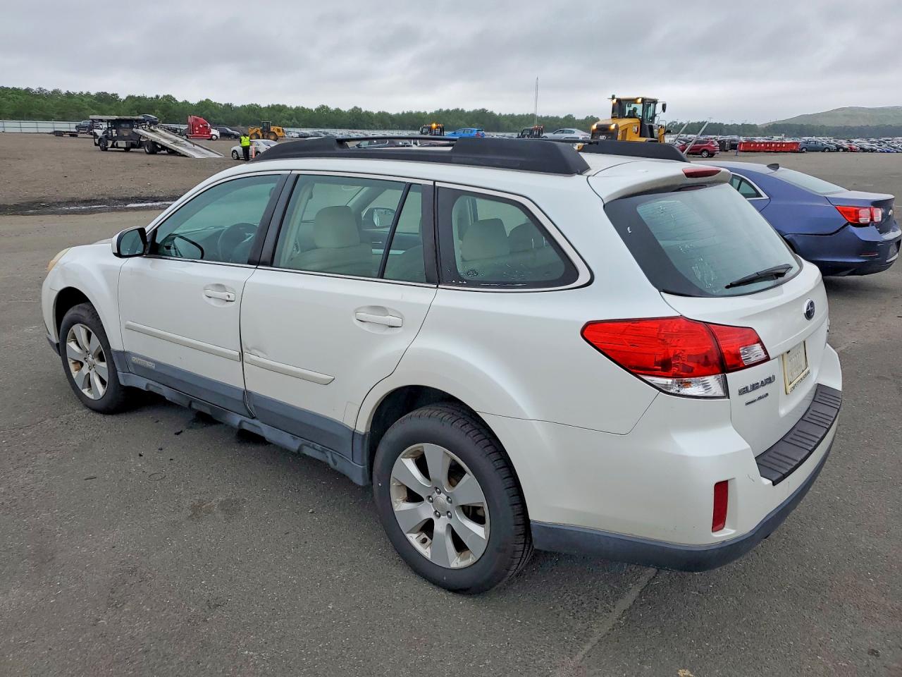 2012 Subaru Outback 2.5i White vin: 4S4BRBAC1C3203528