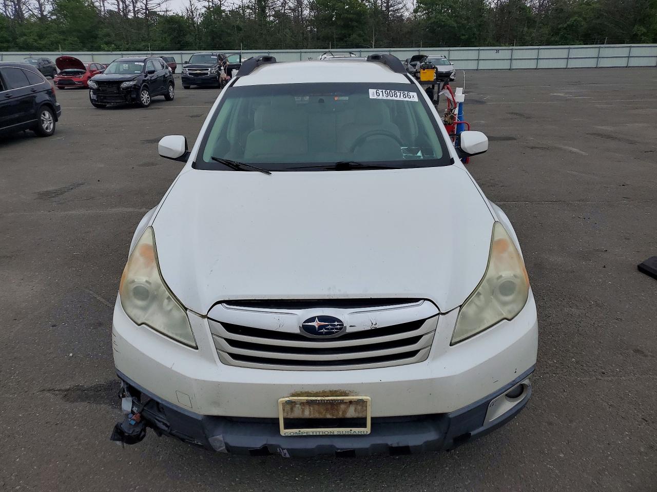2012 Subaru Outback 2.5i White vin: 4S4BRBAC1C3203528